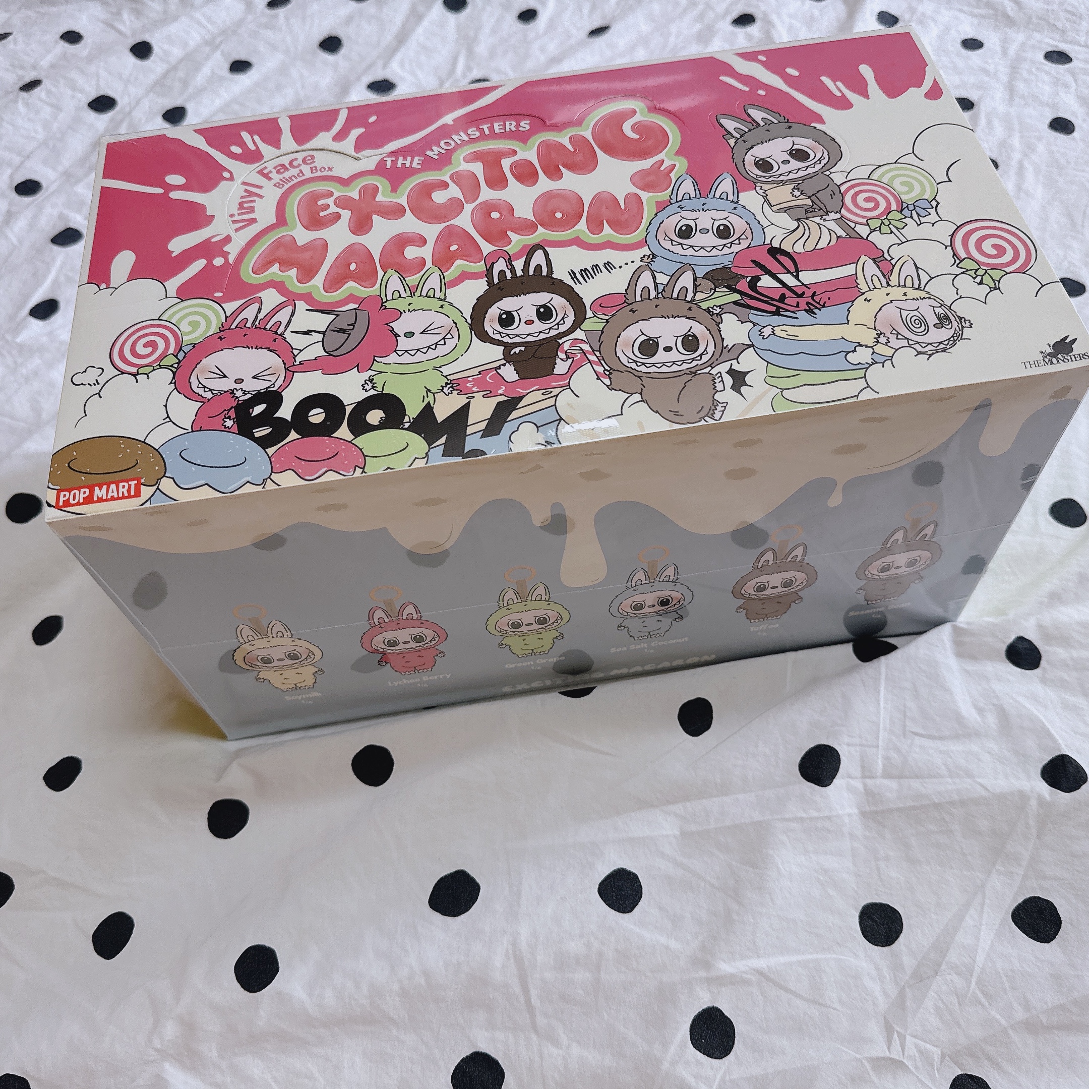 Pop Mart The Monsters Labubu Tasty Macarons Series Sealed Case (6 Blind Boxes) 착용 스타일 - 1