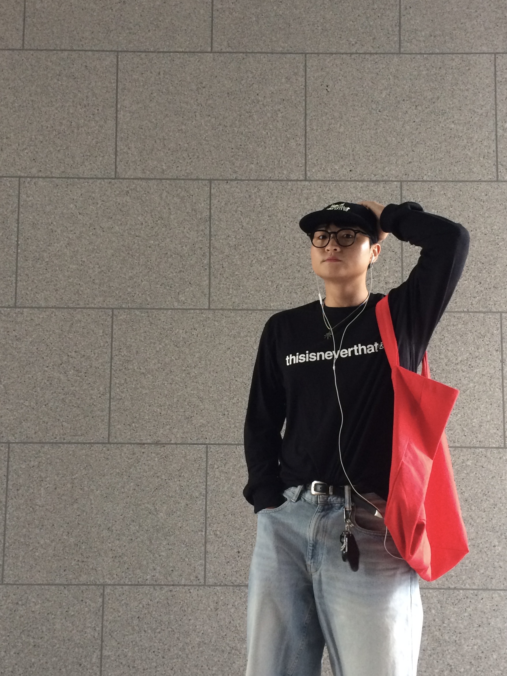 Thisisneverthat T Logo L/S T-Shirt Black, Depc Logo Eco Bag Red 착용 스타일 - 3