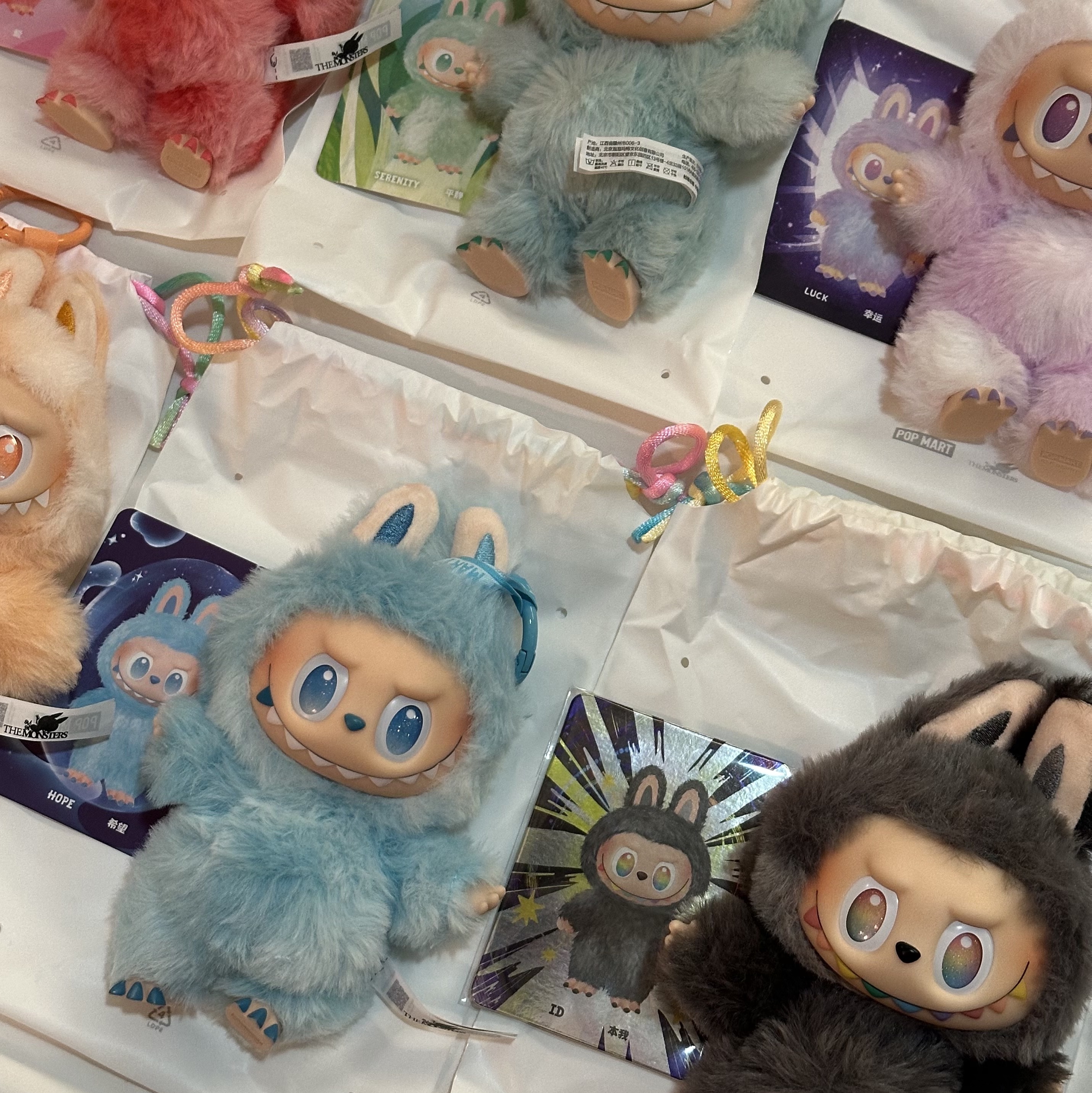 Pop Mart Labubu The Monsters Highlight Series Sealed Case (6 Blind Boxes), Pop Mart Labubu The Monsters Highlight Series Luck Keyring (Opened Case) 착용 스타일 - 2