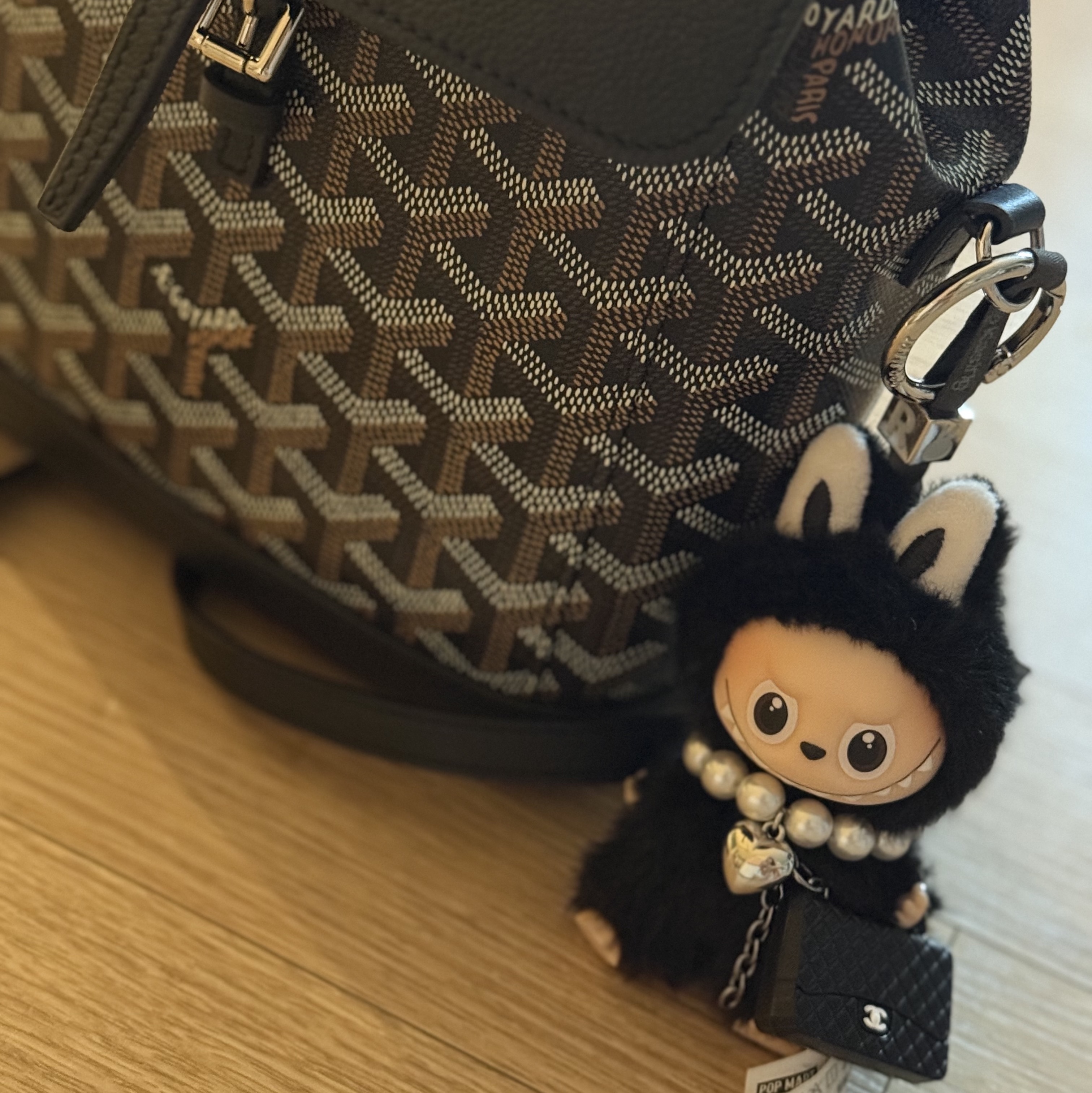 Pop Mart Labubu The Monsters Pin For Love Series Vinyl Plush Pendant (N-Z) R (Opened Case), Goyard Alpin Mini Backpack Black 착용 스타일 - 2