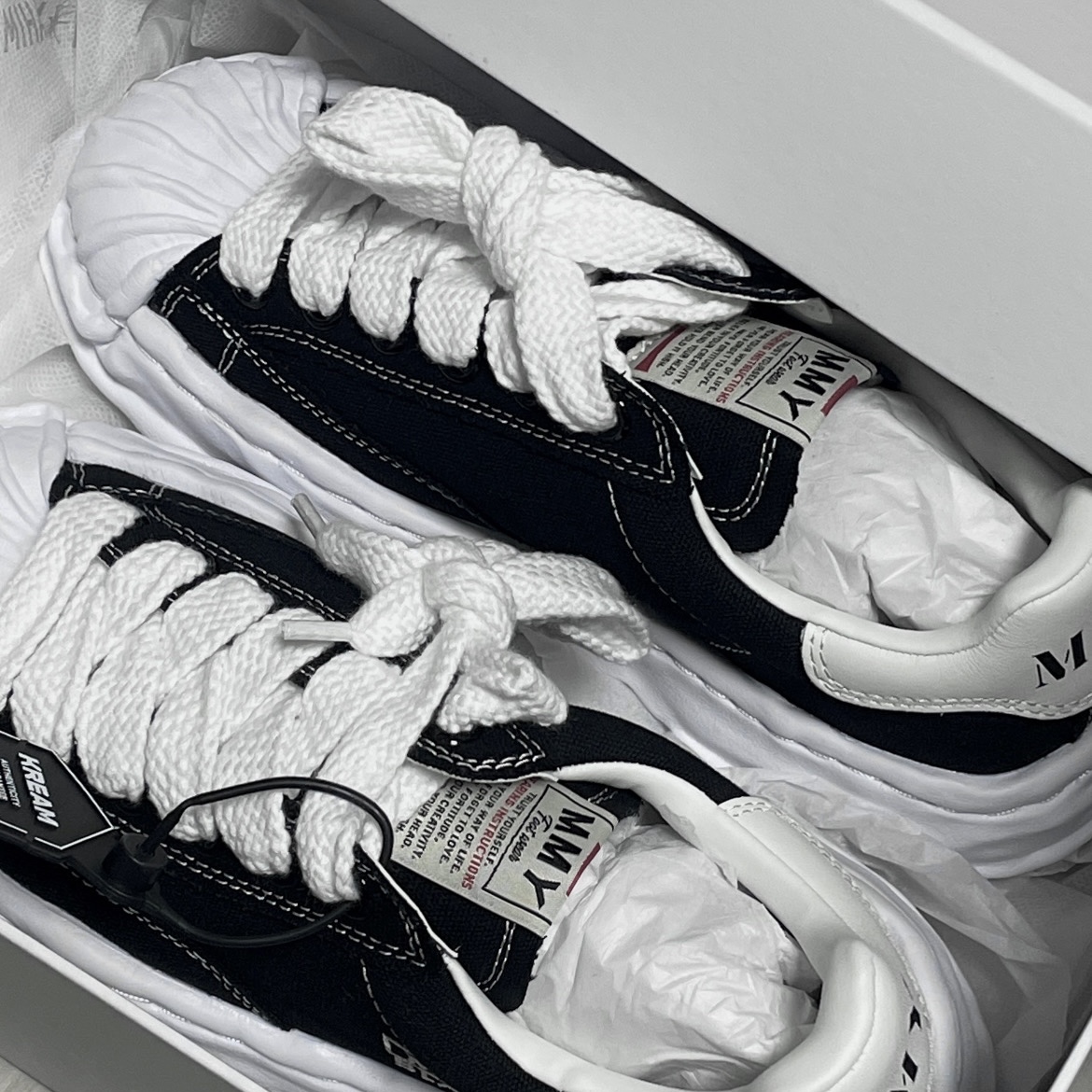 Maison Mihara Yasuhiro Blakey OG Sole Canvas Low-top Sneakers Black White 착용 스타일