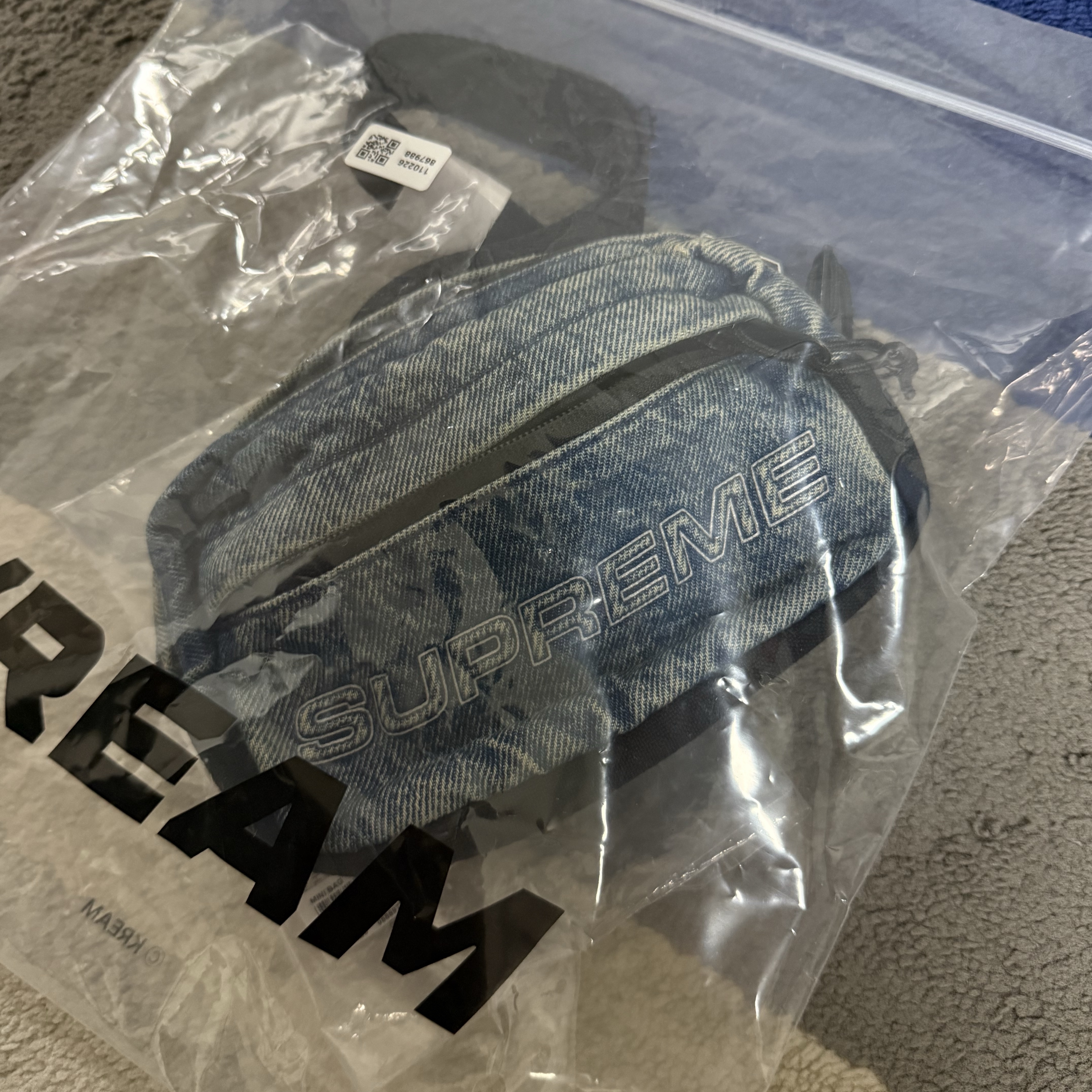 Supreme Denim Mini Shoulder Bag Washed Indigo - 25FW 착용 스타일 - 2