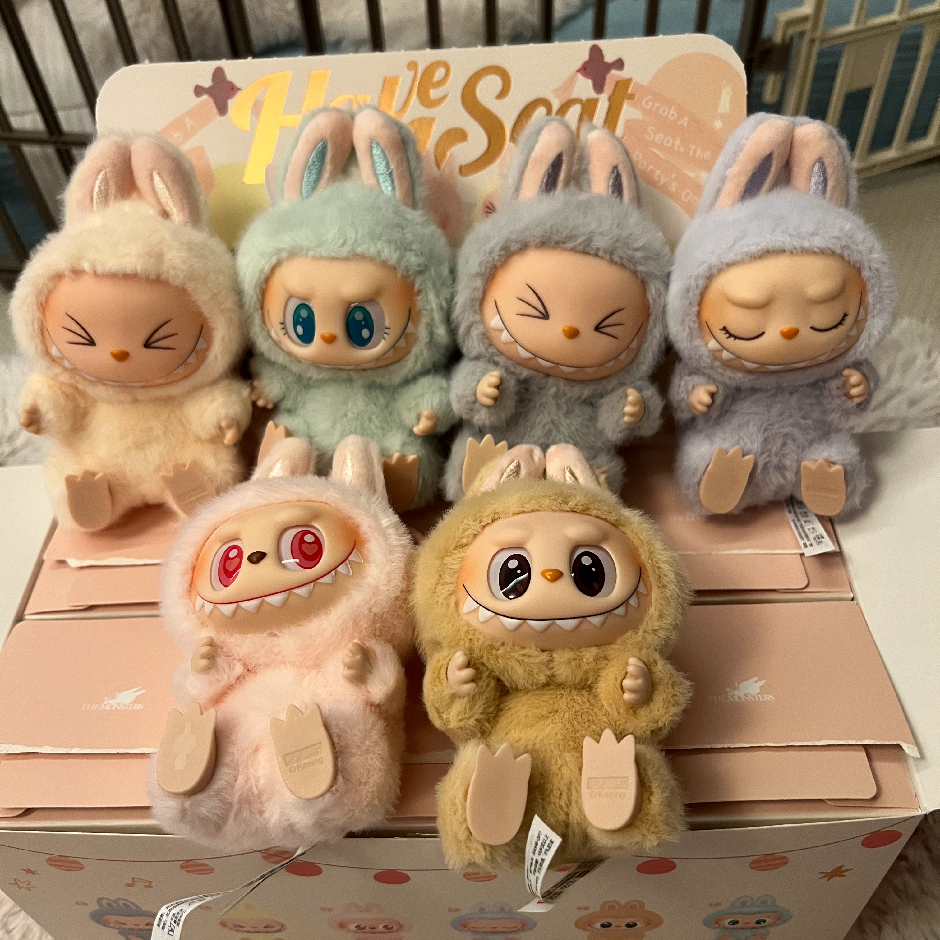 Pop Mart Labubu Let's Play Together Doll Series Sealed Case (6 Blind Boxes) 착용 스타일