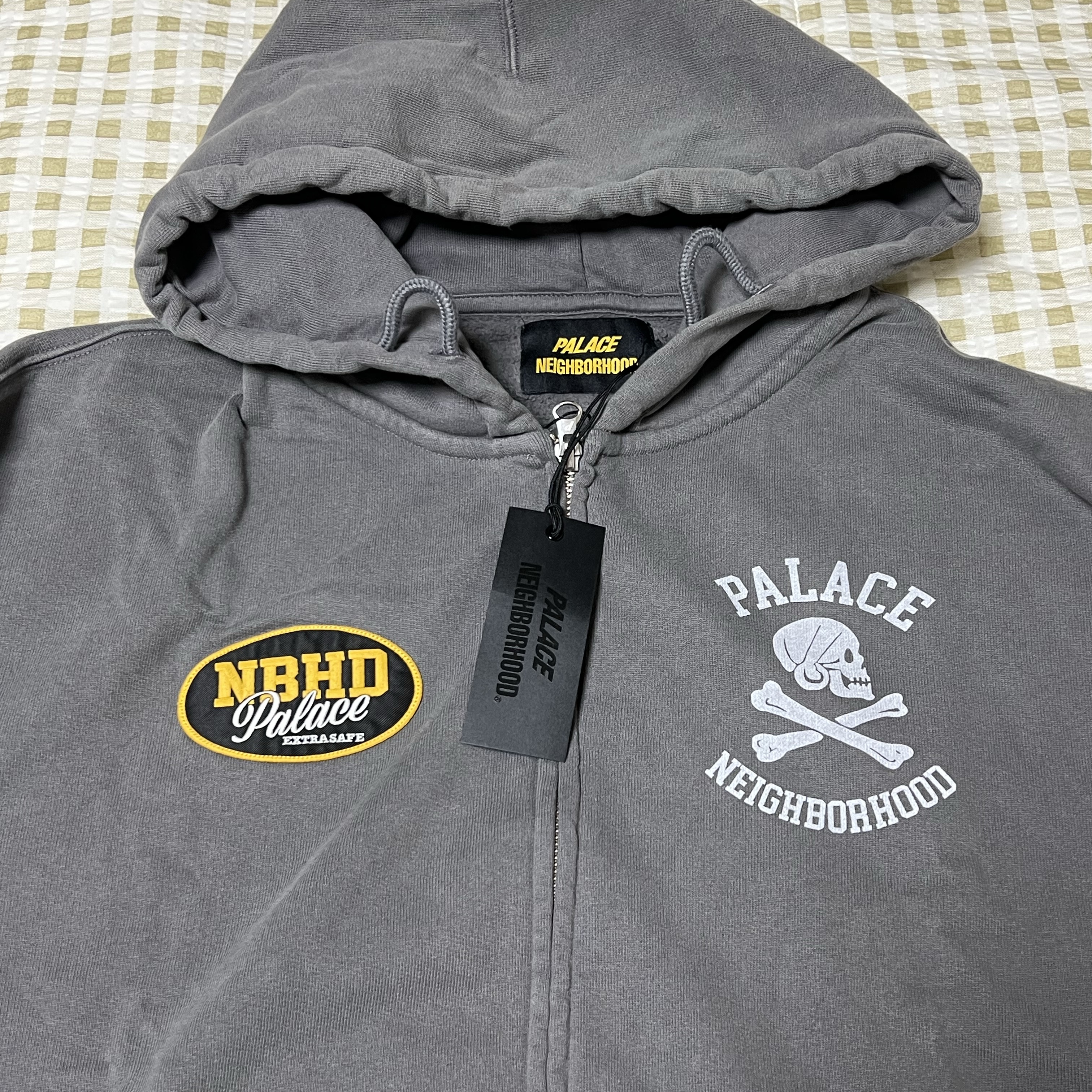 Palace x Neighborhood Skull Zip Hood Charcoal Tif - 25FW 착용 스타일 - 3