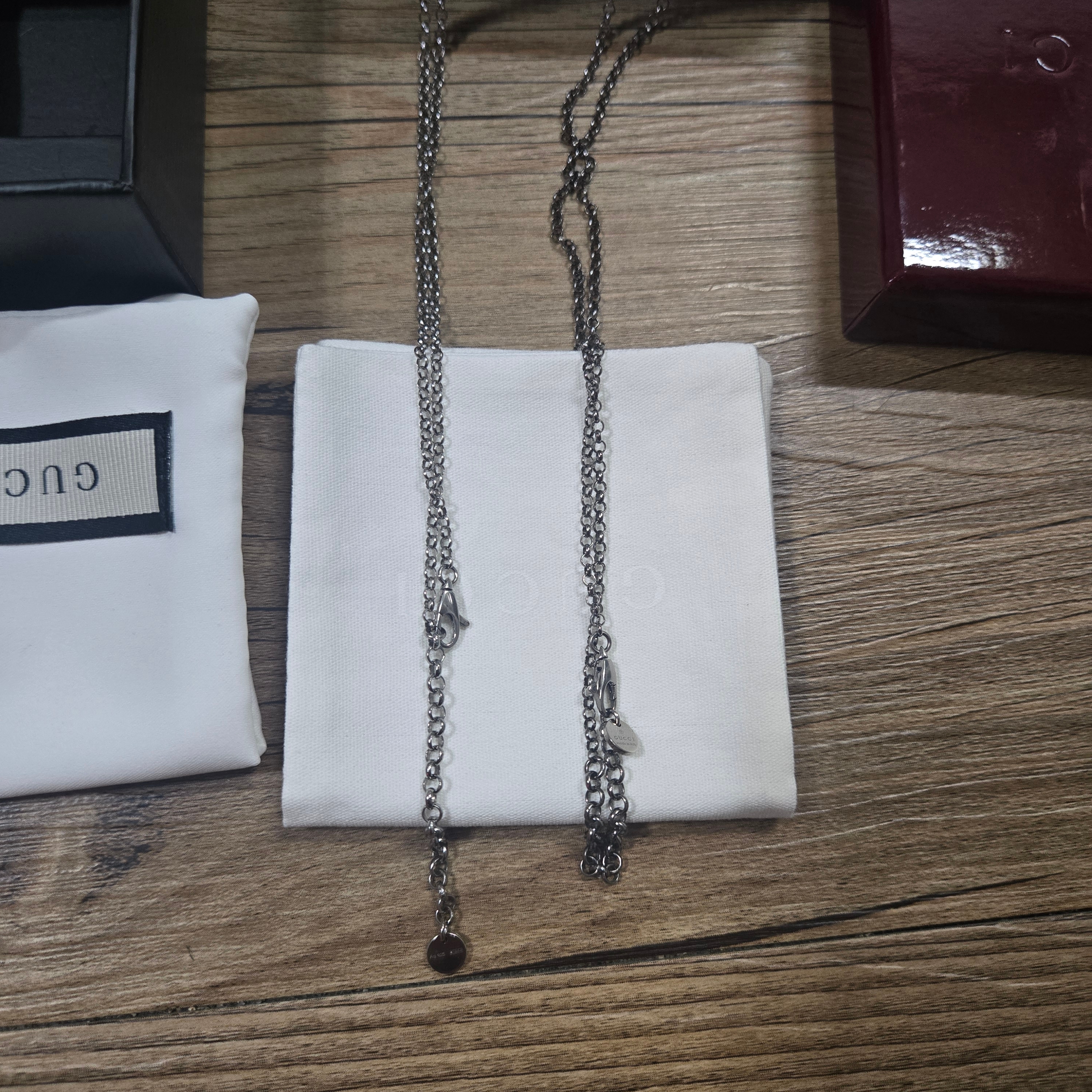 Gucci Interlocking G Pendant Necklace Silver 착용 스타일 - 2