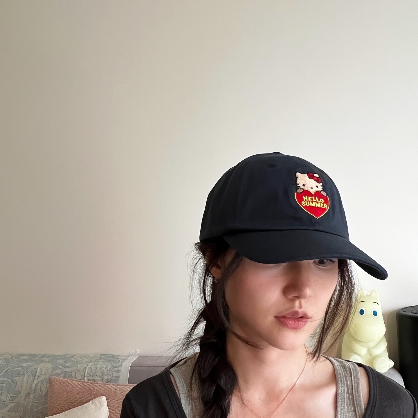 Farven x Tanning Hello Kitty Hello Summer Ball Cap_Navy 착용 스타일