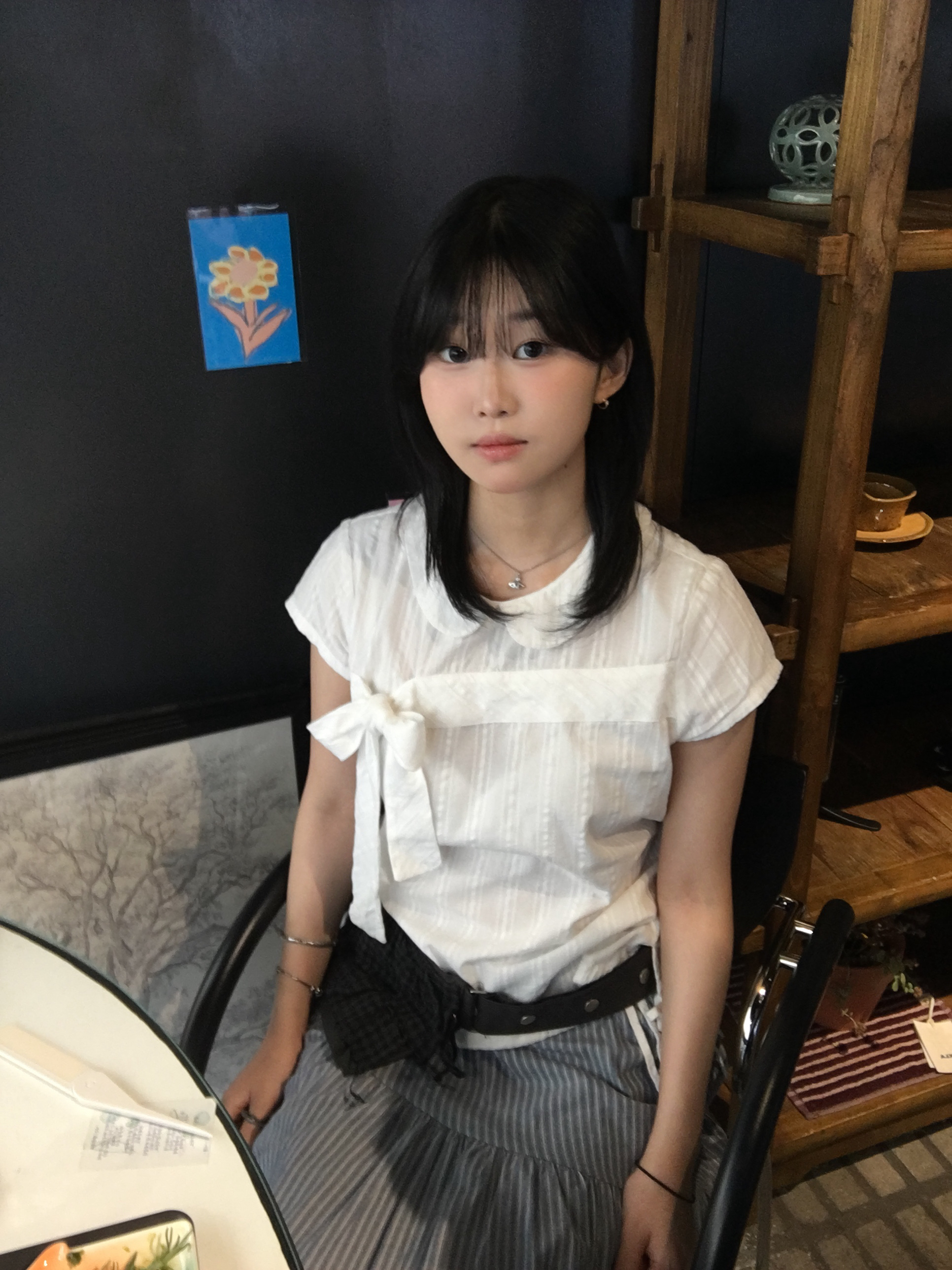 COYSEIO Bow Blouse White 착용 스타일 - 2