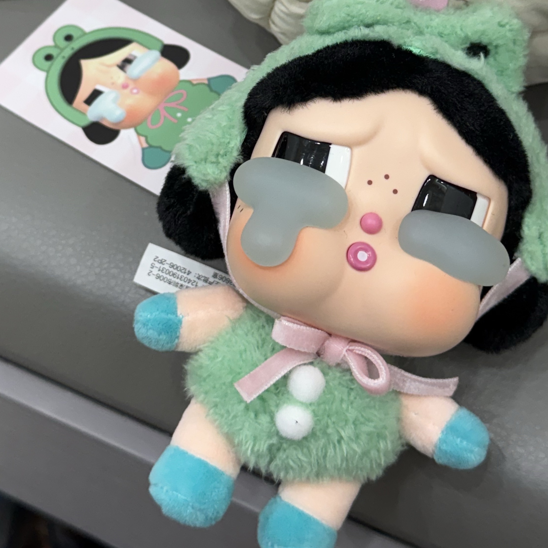 Pop Mart Crybaby Crying Again Series Plush Keyring Sealed Case (1 Blind Box) 착용 스타일