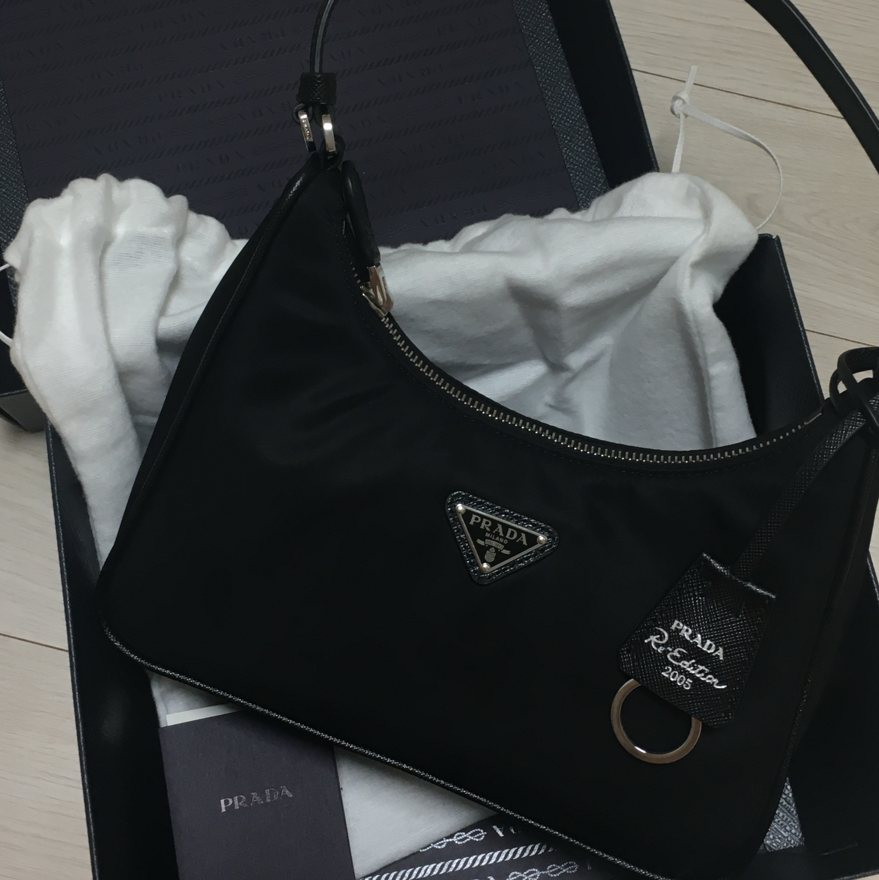 Prada Re-Edition 2005 Re-Nylon and Saffiano Mini Bag Black, Pop Mart Labubu The Monsters Highlight Series Happiness Keyring (Opened Case) 착용 스타일 - 3