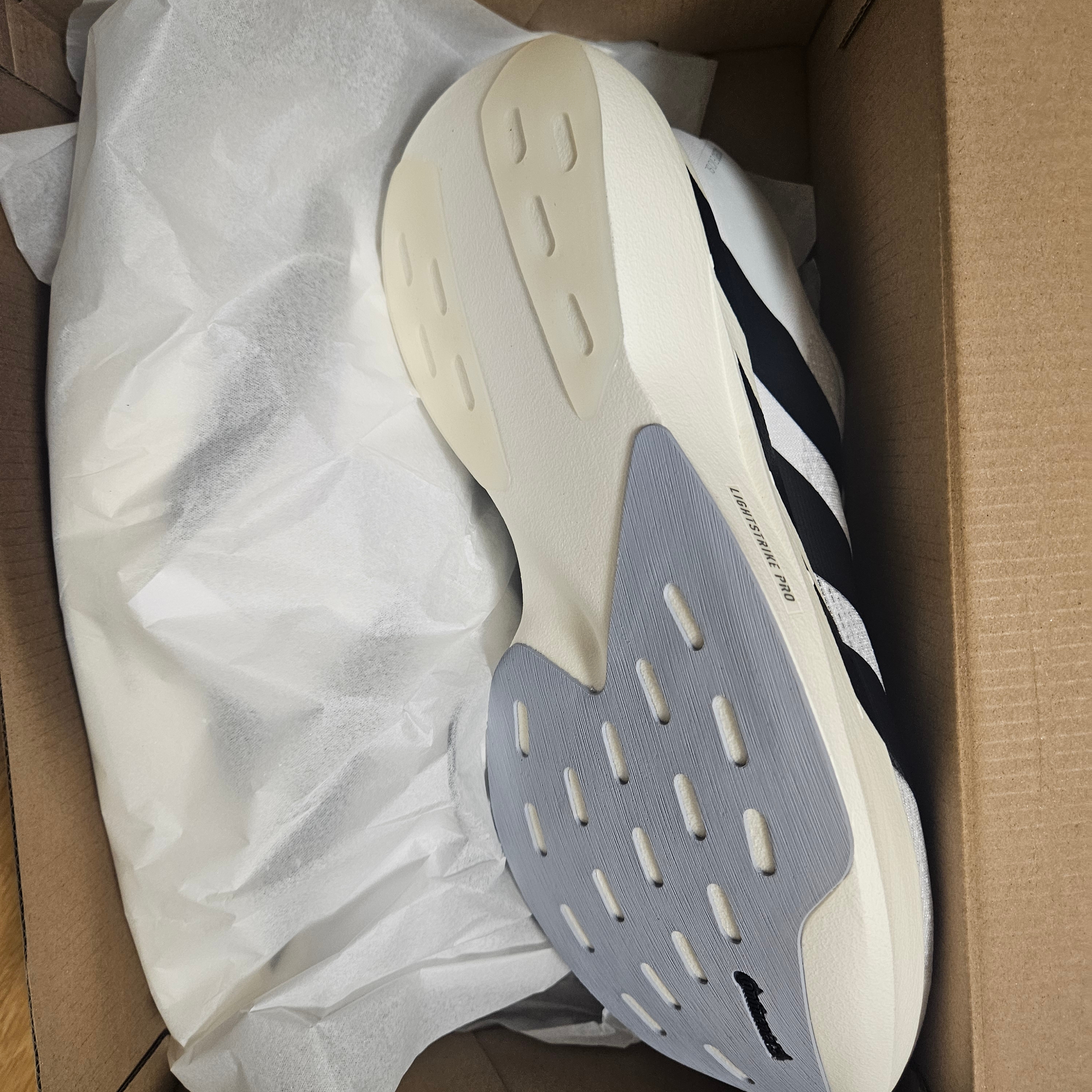 Adidas Adizero EVO SL Cloud White Core Black 착용 스타일