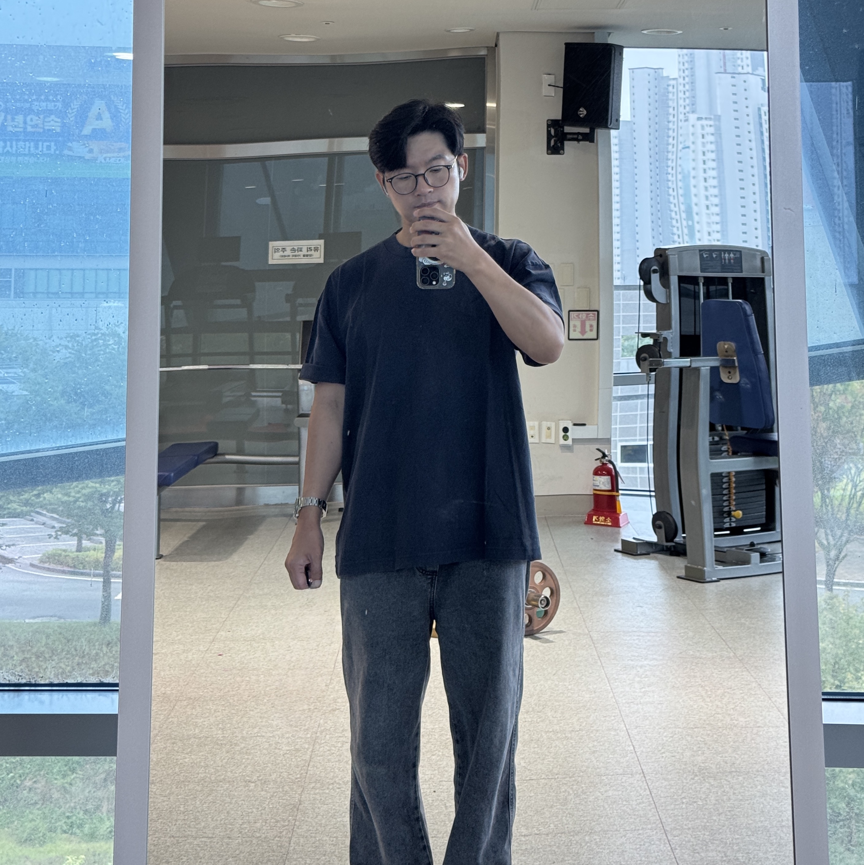 Yeezy YZY Short Sleeve T-Shirt Navy 착용 스타일