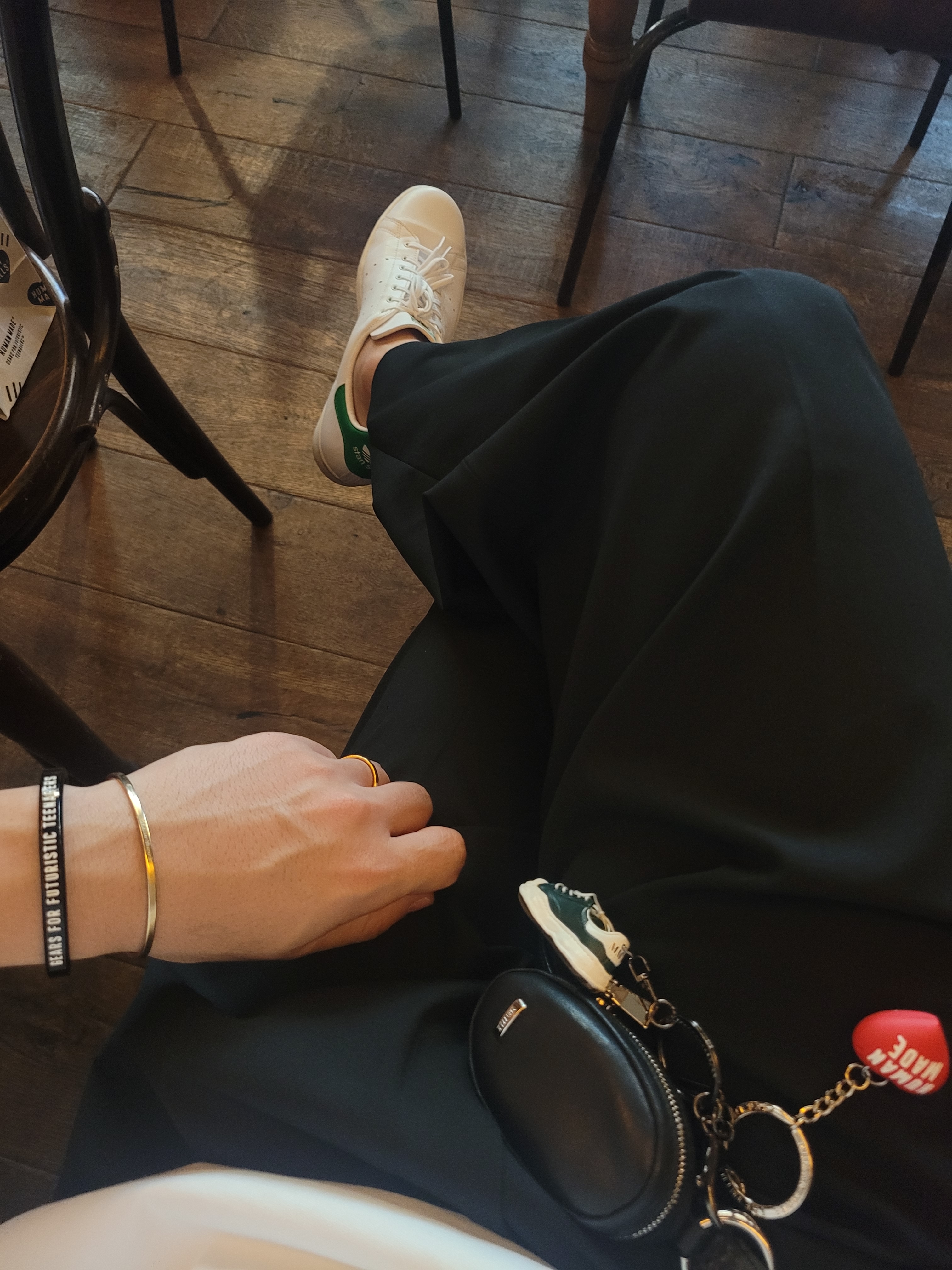 Human Made Heart Rubber Key Chain Red, Odyssey x Maison Mihara Yasuhiro Blakey Keyring Green 착용 스타일 - 1