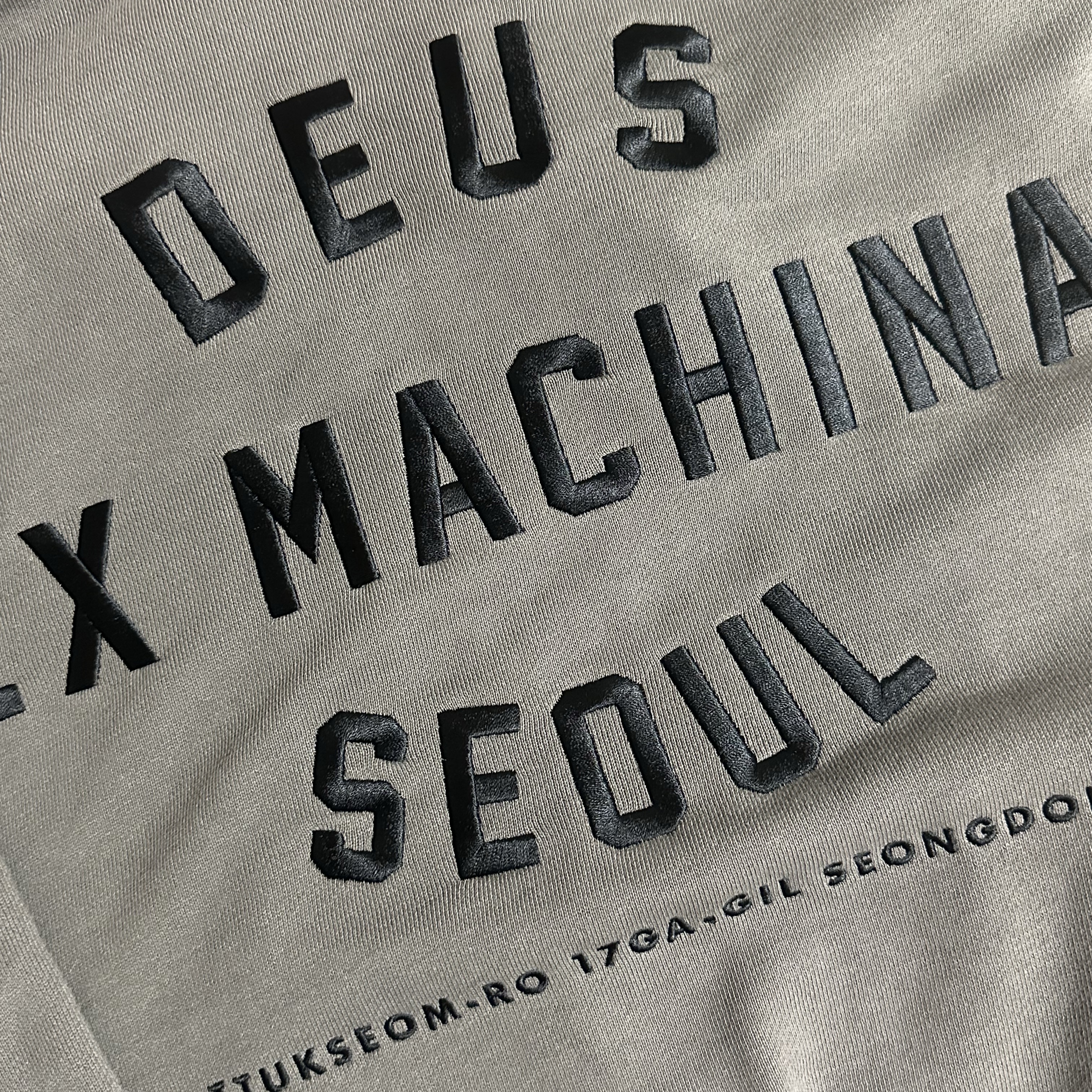 Deus Ex Machina College Address Hoodie Zip Up Black, Deus Ex Machina College Address Hoodie Zip Up Charcoal 착용 스타일