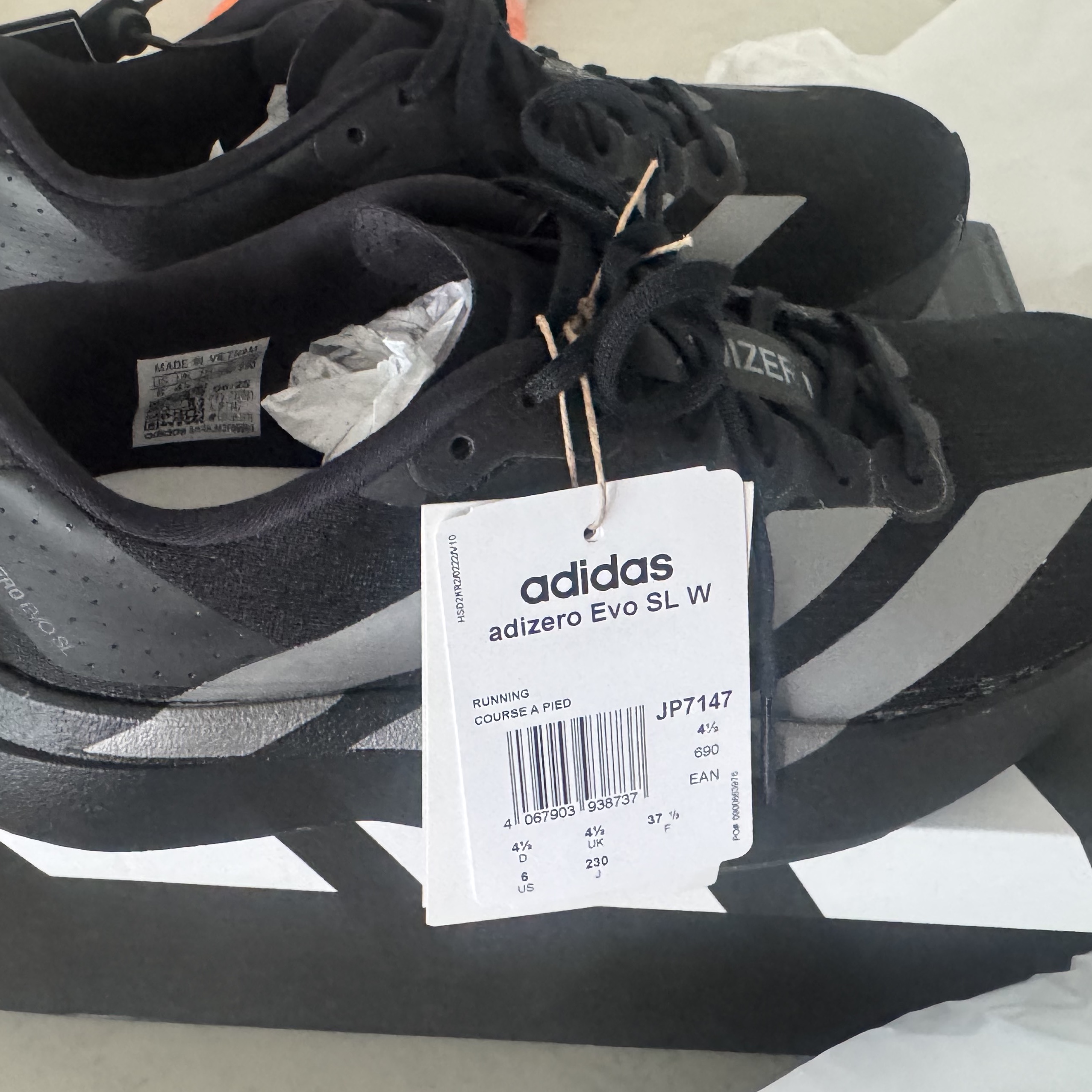 (W) Adidas Adizero EVO SL Core Black Iron Metallic 착용 스타일