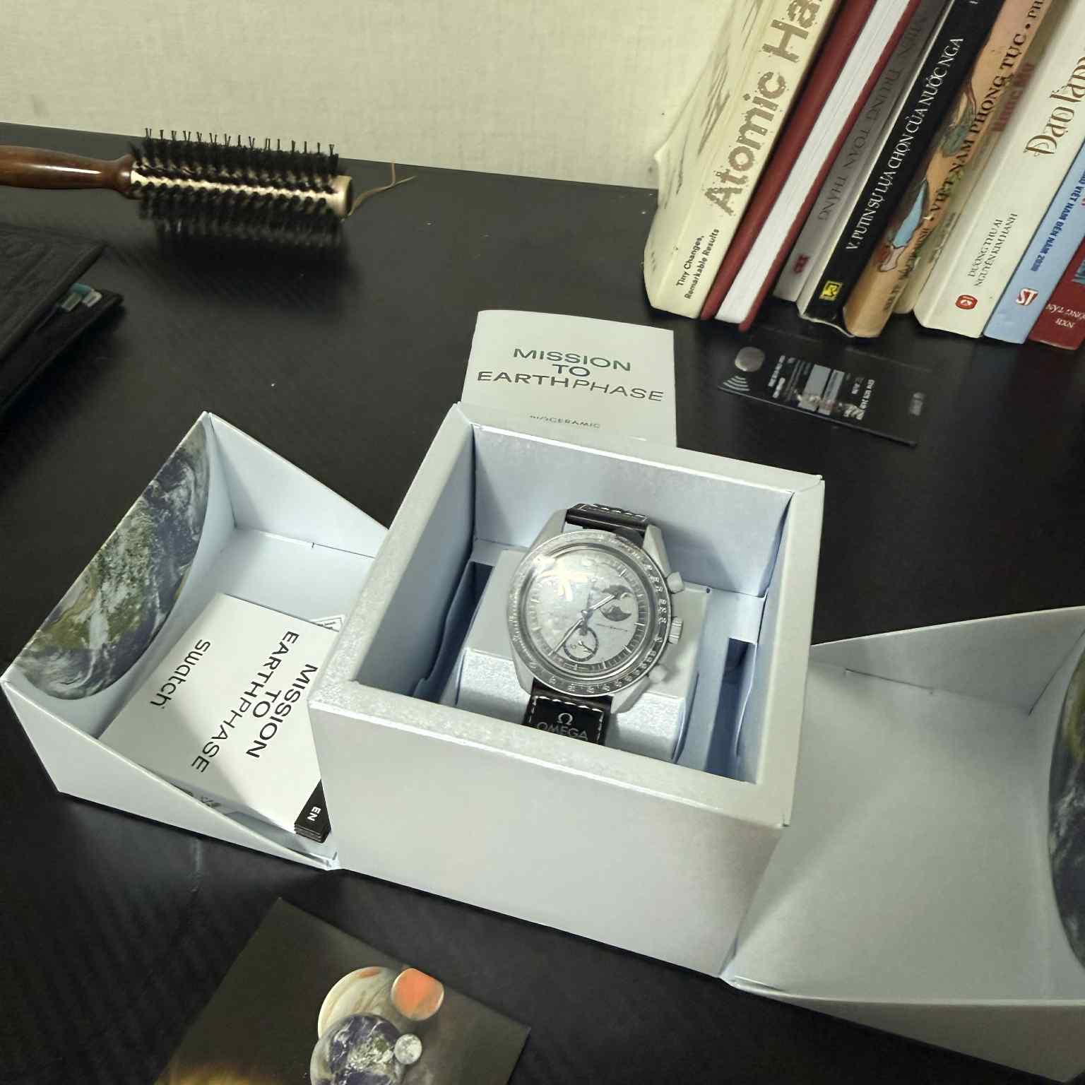 Swatch x Omega Bioceramic MoonSwatch Mission To Earthphase 착용 스타일 - 2