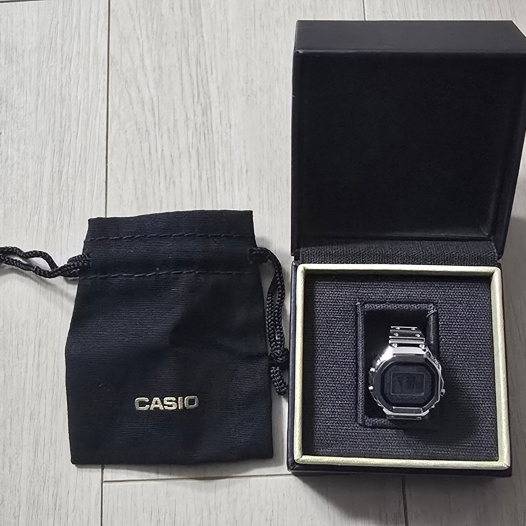 Casio 50th Anniversary Ring Watch CRW-001-1 착용 스타일