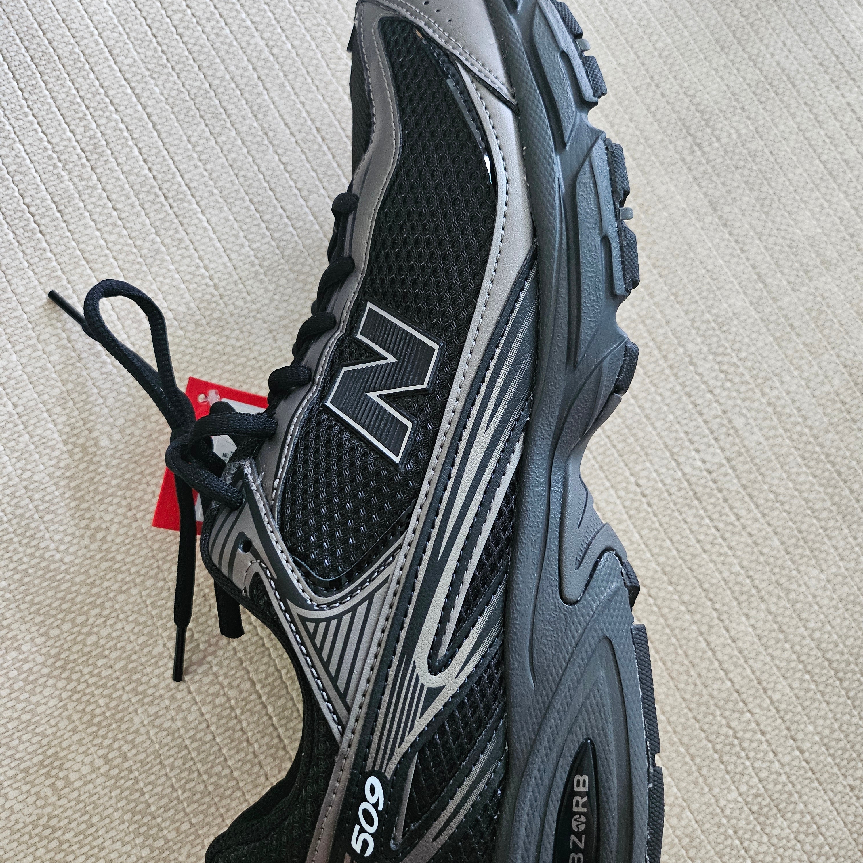 New Balance 509 Black 착용 스타일 - 1