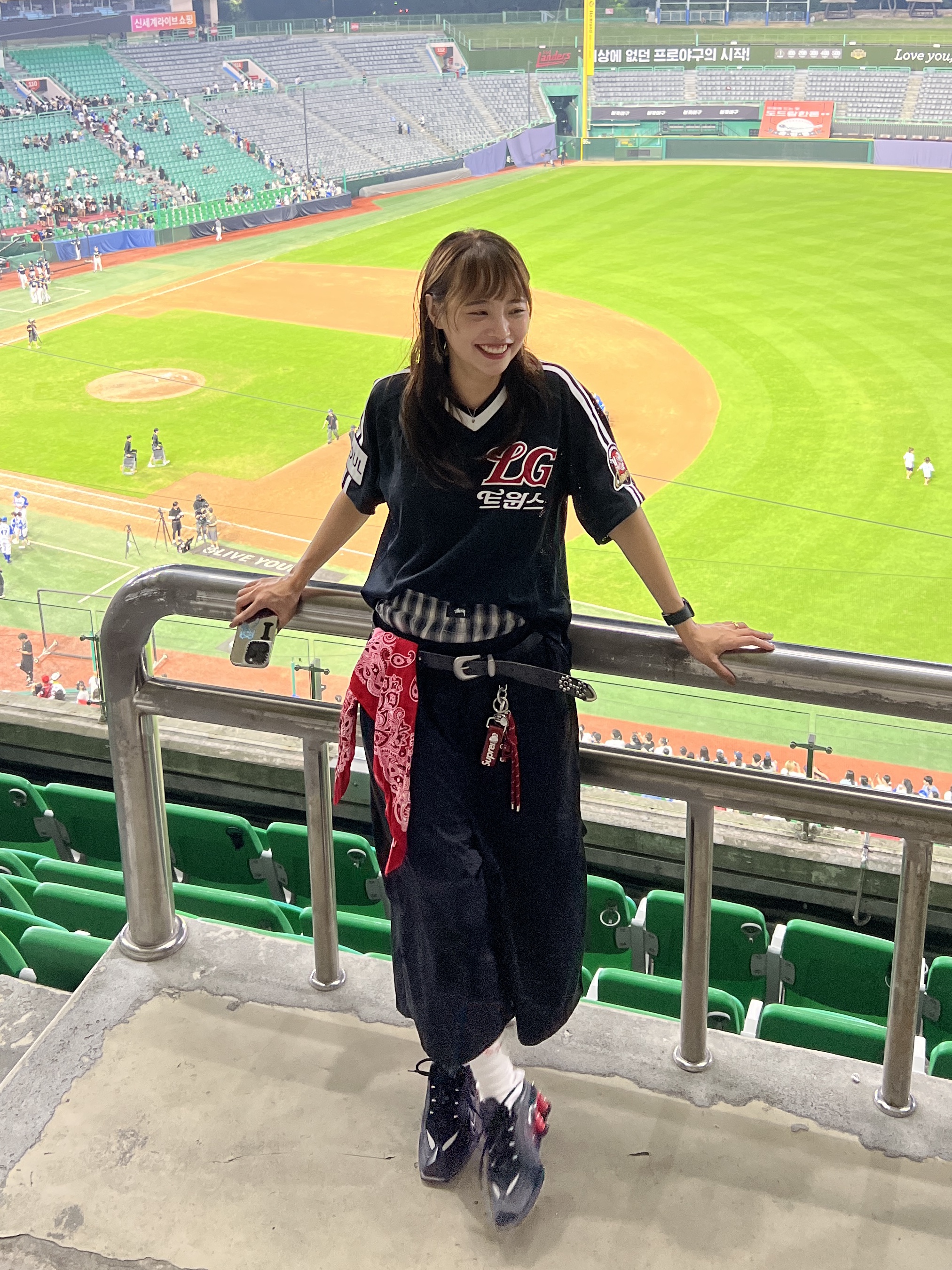 LG TWINS Classic Uniform Away, Nike x Martine Rose Shox MR4 Black 착용 스타일 - 7