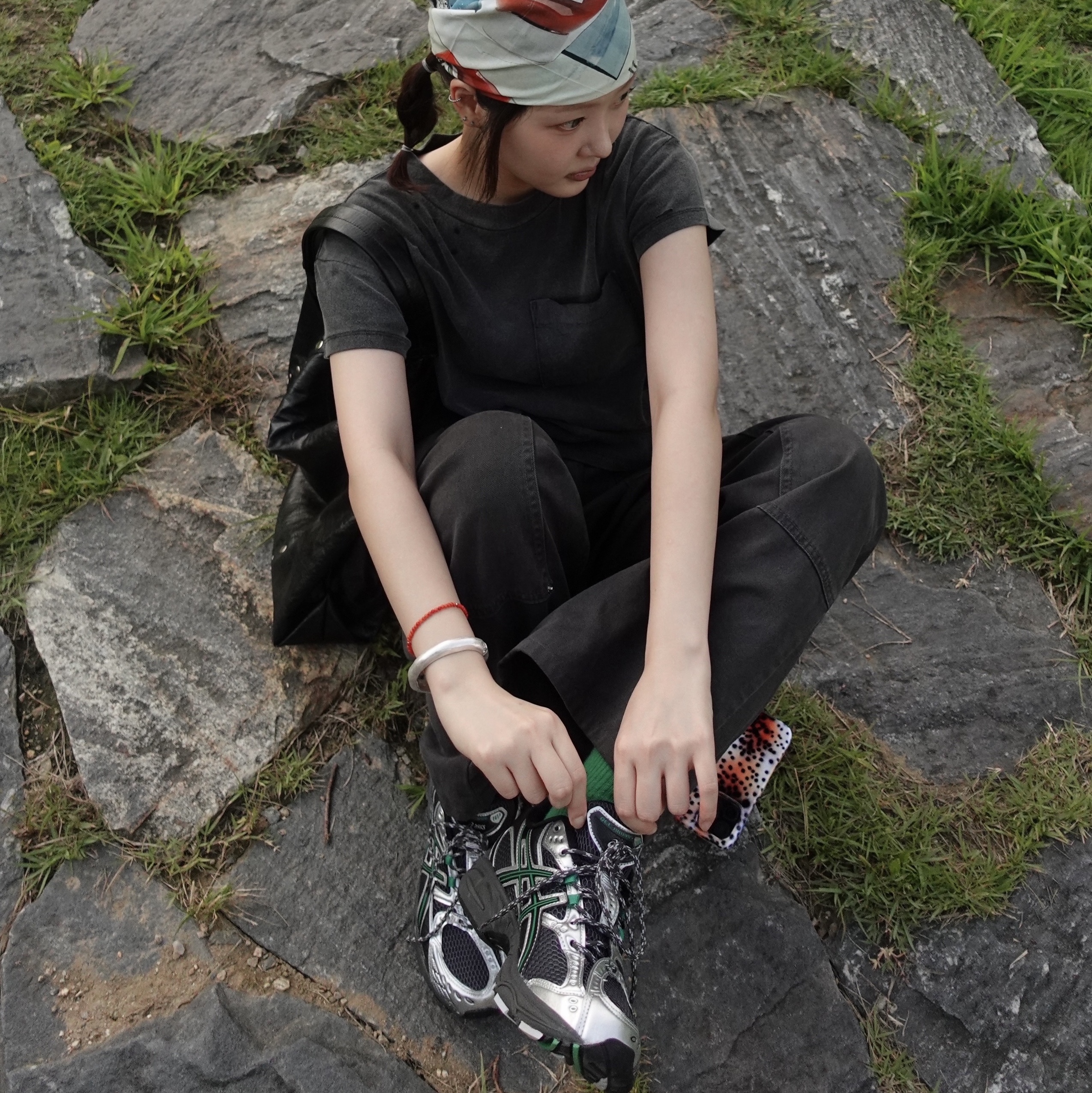 Asics Gel-Nimbus 10.1 Obsidian Grey Green Basil 착용 스타일 - 1