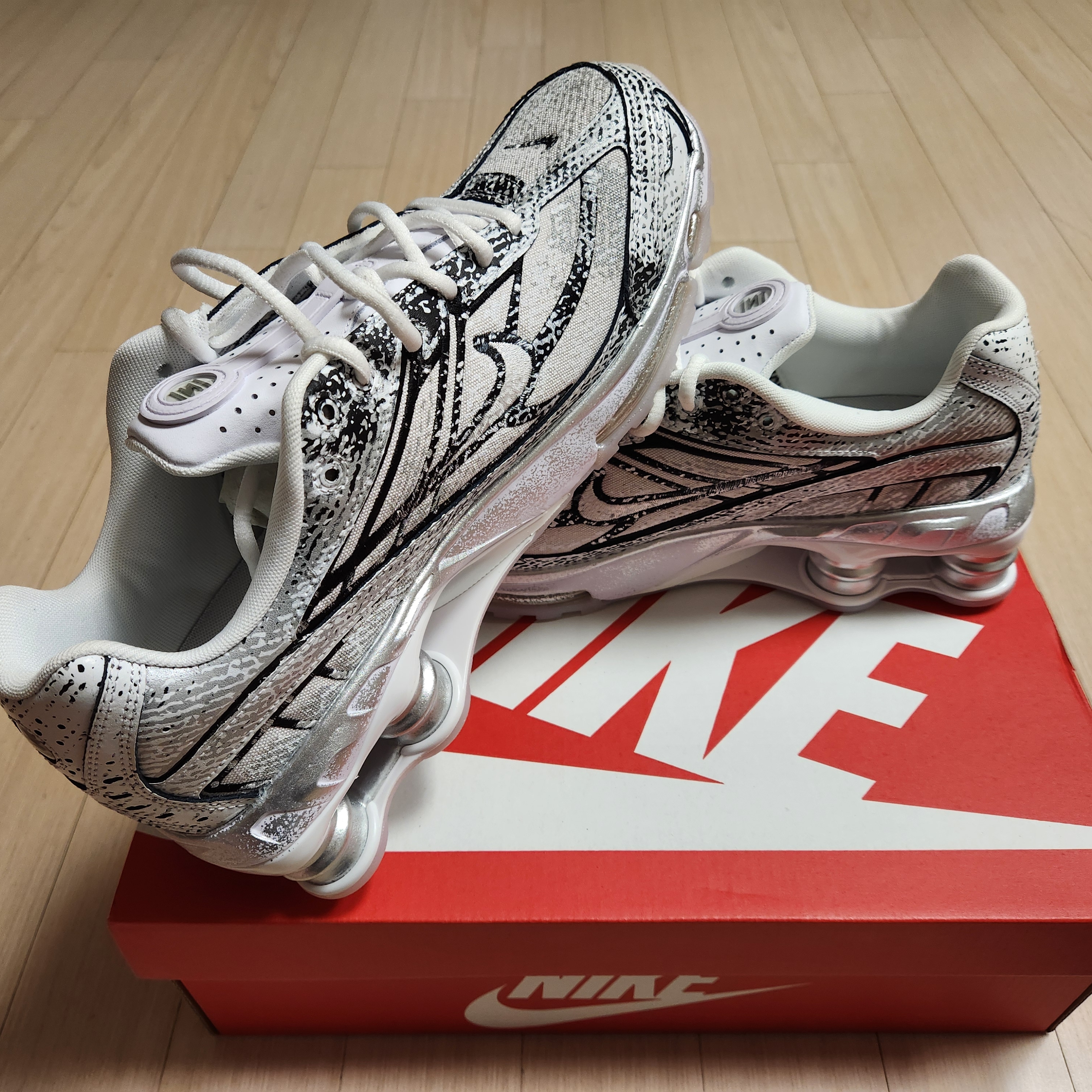 Nike Shox Ride 2 Metallic Platinum 착용 스타일 - 3