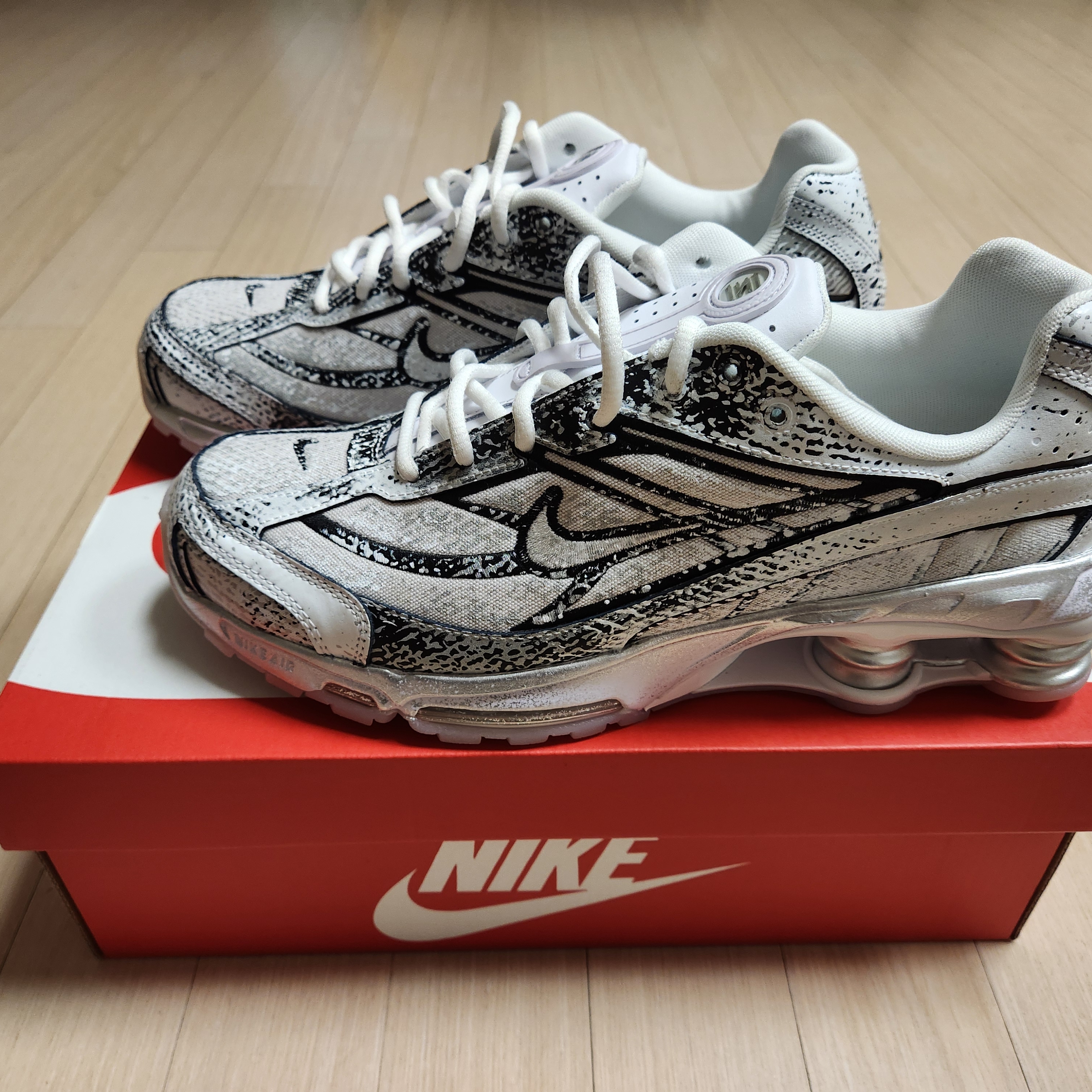 Nike Shox Ride 2 Metallic Platinum 착용 스타일 - 2