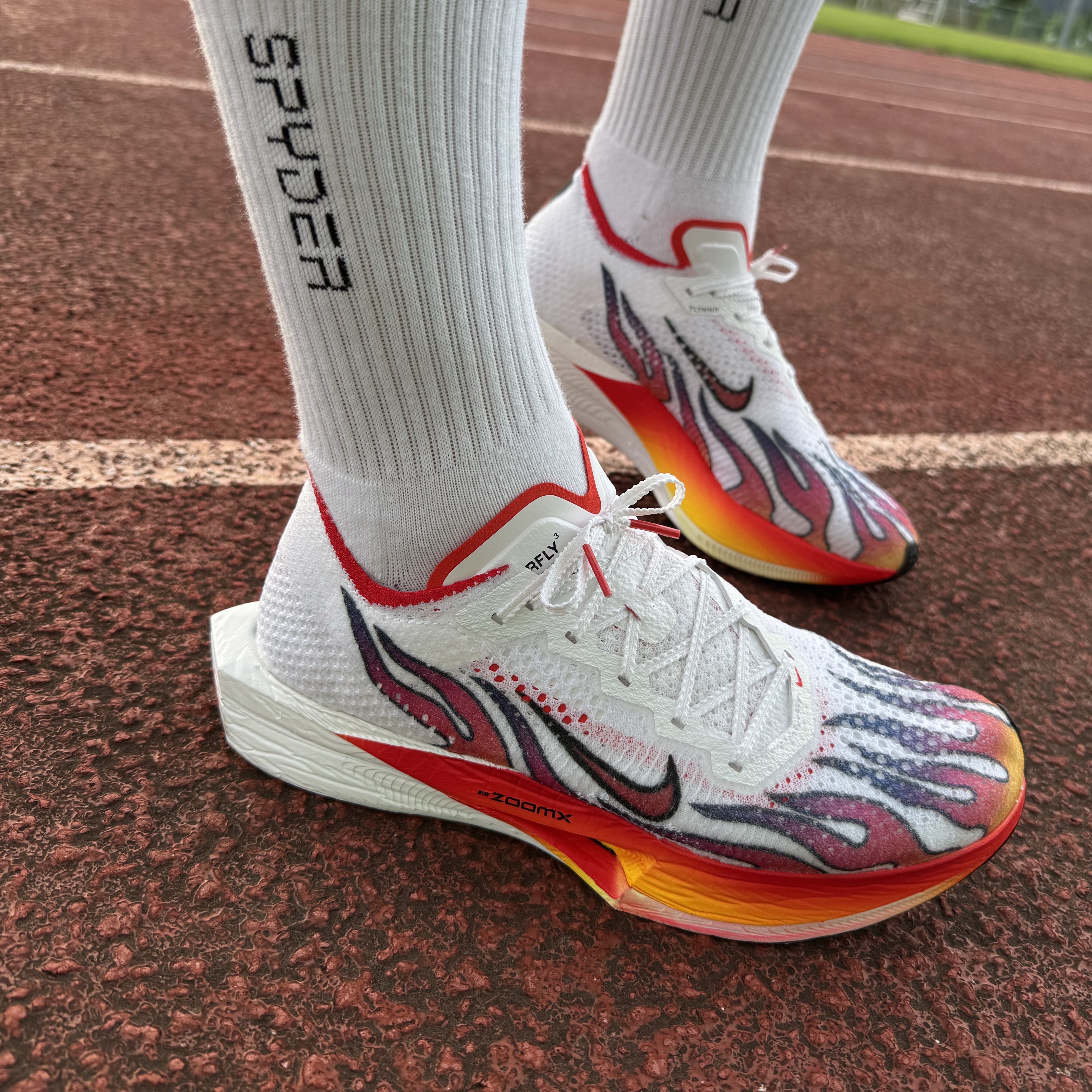 Nike ZoomX Vaporfly Next% 3 PRM White Habanero Red 착용 스타일 - 1