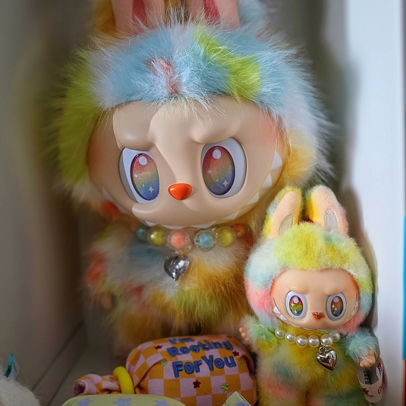 Pop Mart Labubu The Monsters Big Into Energy Series-Rock The Universe Vinyl Plush Doll 착용 스타일