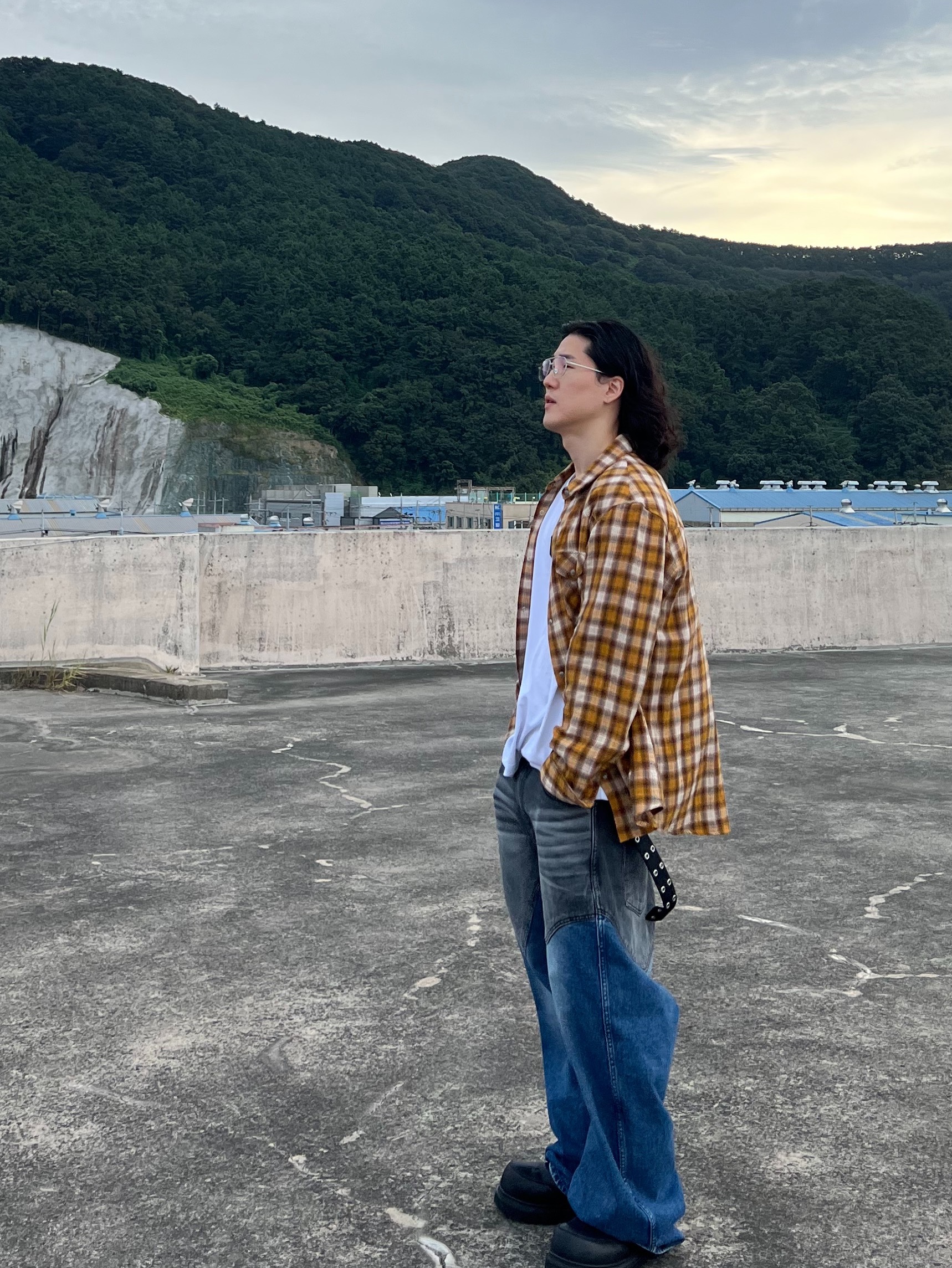 [KREAM 단독] Safarispot Basic Safari Keyring Card Wallet Black, Kamien x MJD Double Hole Belt Black Shearling Calfskin 착용 스타일 - 4