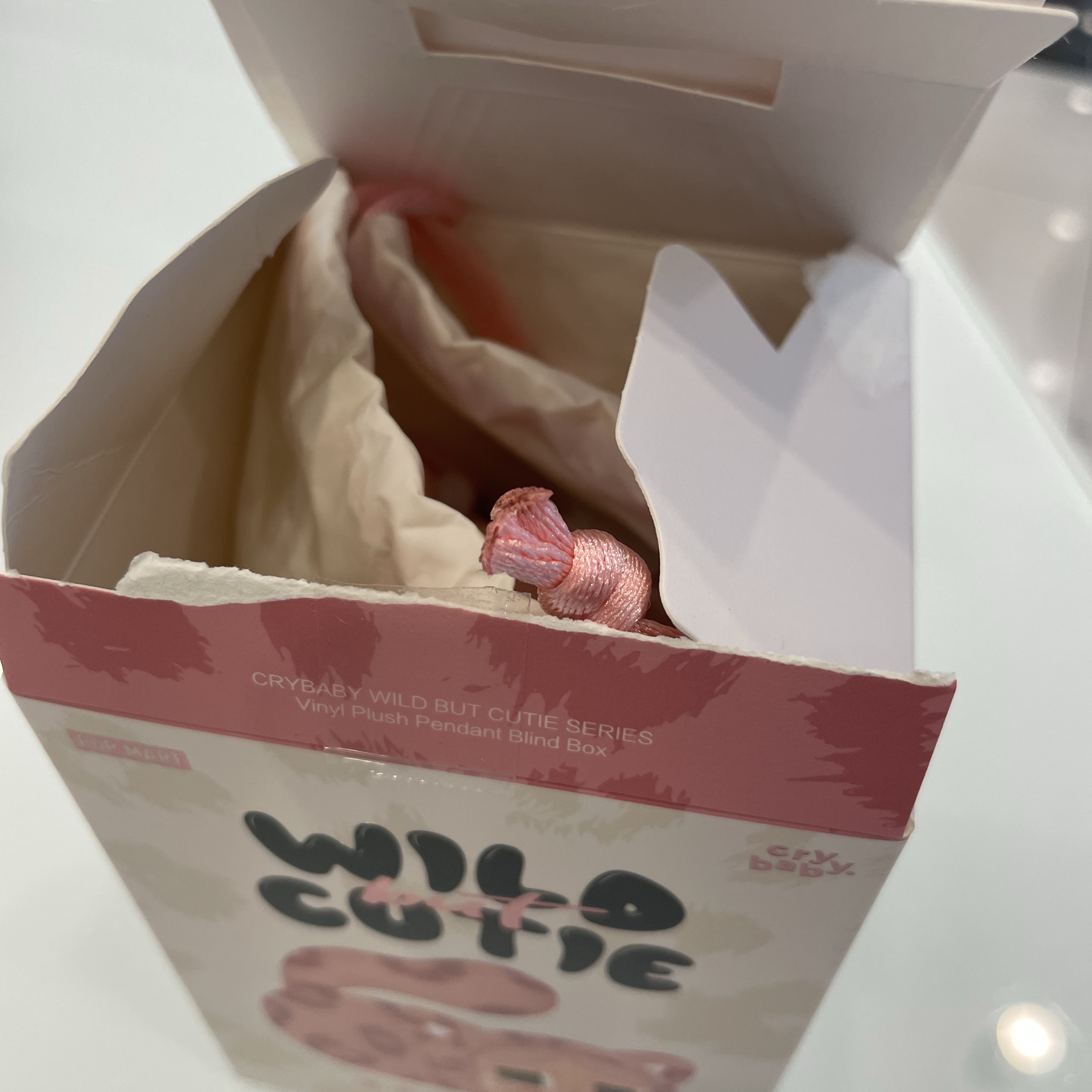Pop Mart Crybaby Wild But Cutie Series Vinyl Plush Pendant Pink Cutie (Opened Case) 착용 스타일 - 2