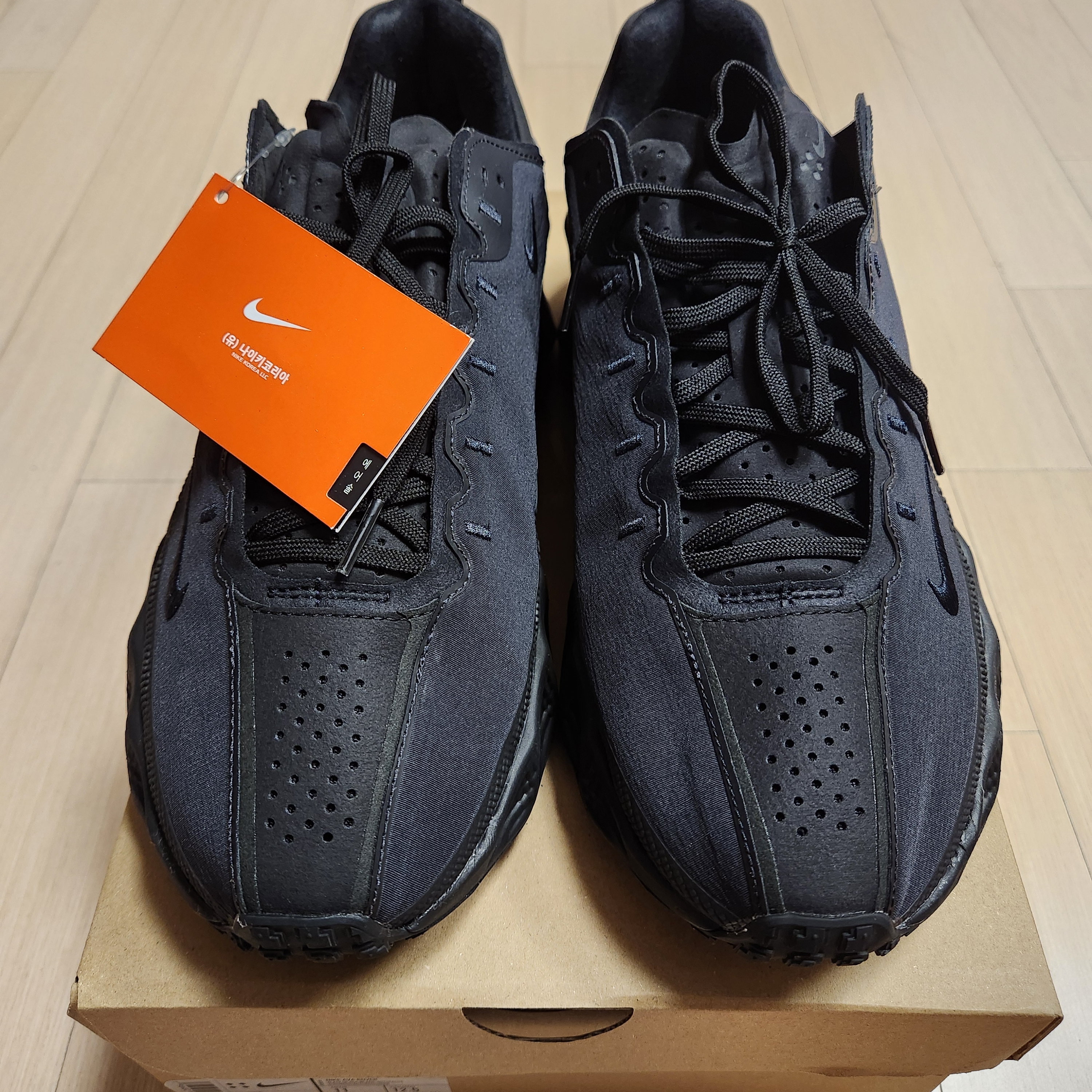 Nike Ava Rover Black Anthracite 착용 스타일 - 5