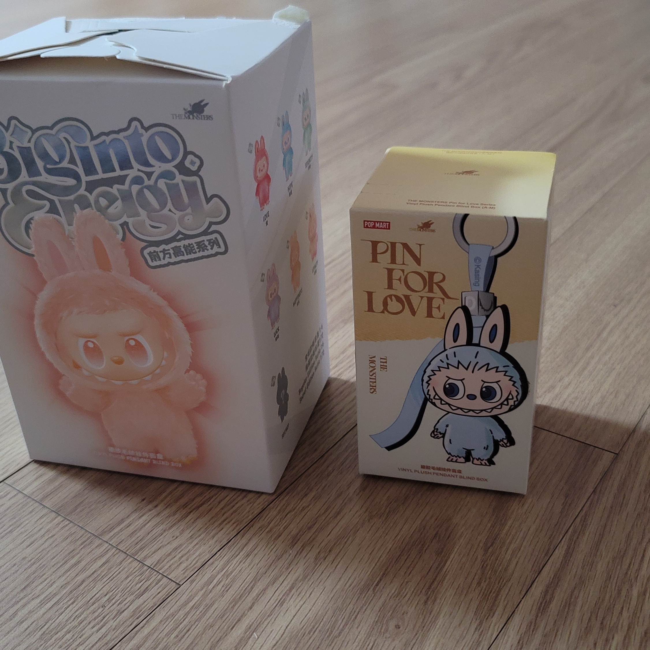 Pop Mart Labubu The Monsters Pin For Love Series Vinyl Plush Pendant Sealed Case (A-M) (1 Blind Box) 착용 스타일 - 1