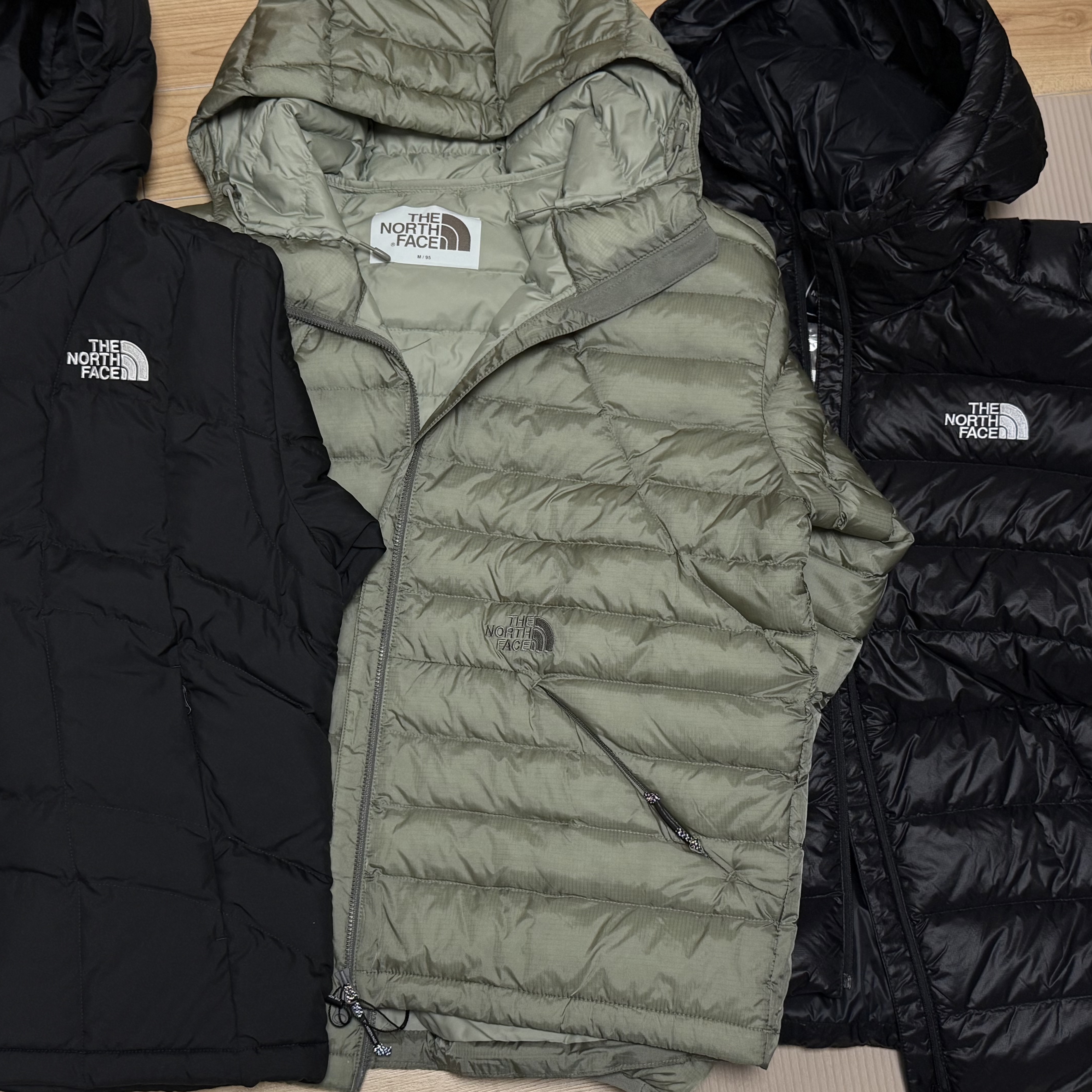 The North Face Ventus On Jacket Light Khaki, The North Face White Label Wave LT On Ball Jacket Black 착용 스타일 - 1
