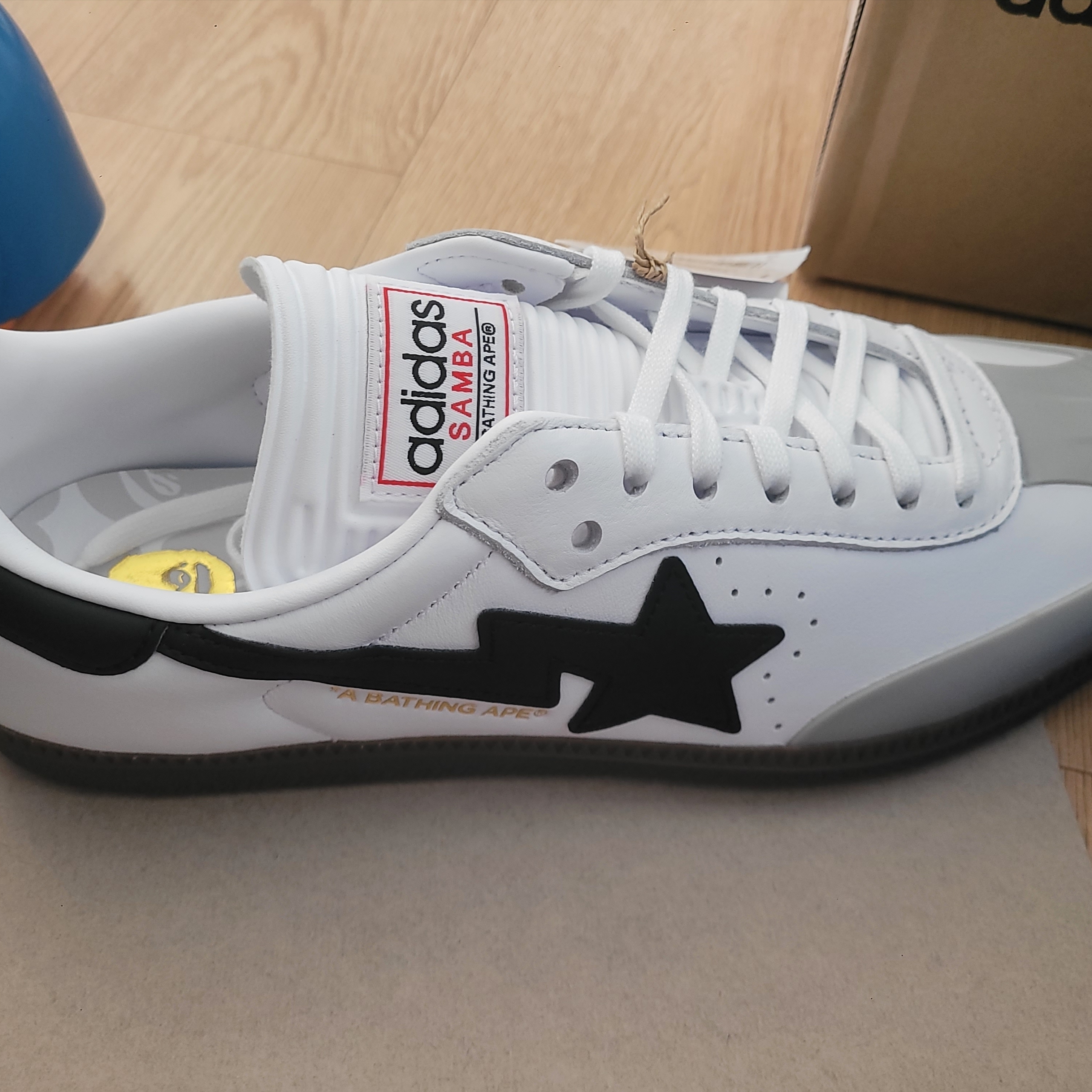 Adidas x BAPE Samba Footwear White Core Black 착용 스타일 - 2