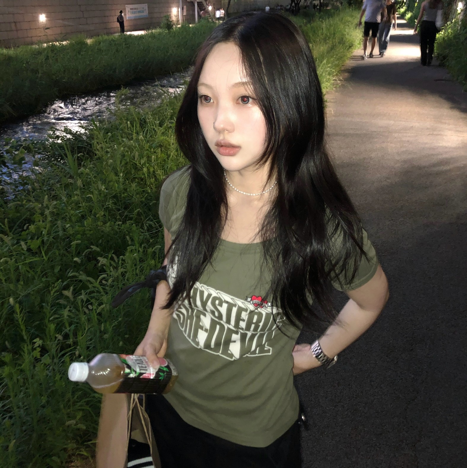 (W) Hysteric Glamour SHE Devil Heart Embroidered Chibi T-Shirt Khaki 착용 스타일