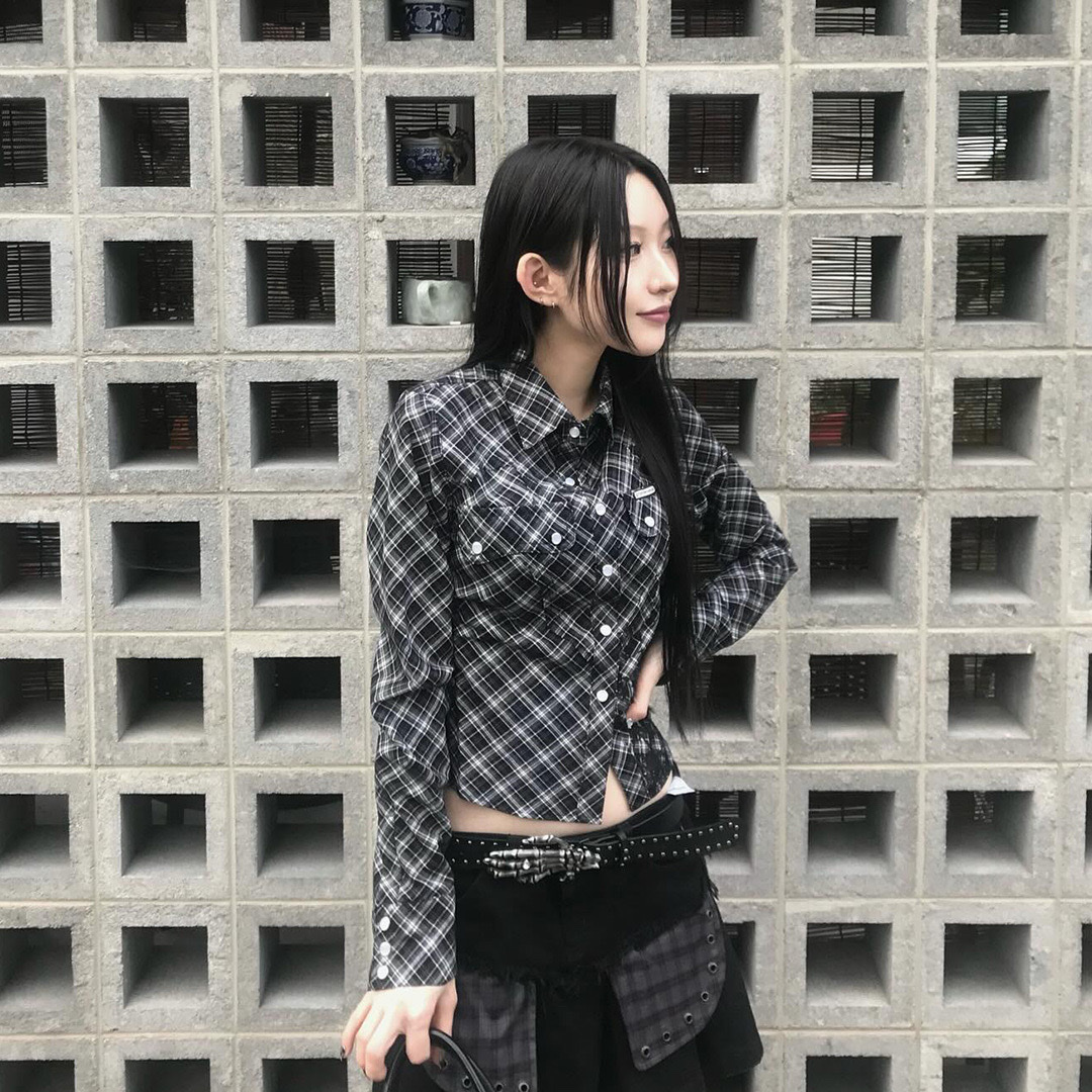 (W) Thevinylhouse Painting Crop Check Shirts Black 착용 스타일