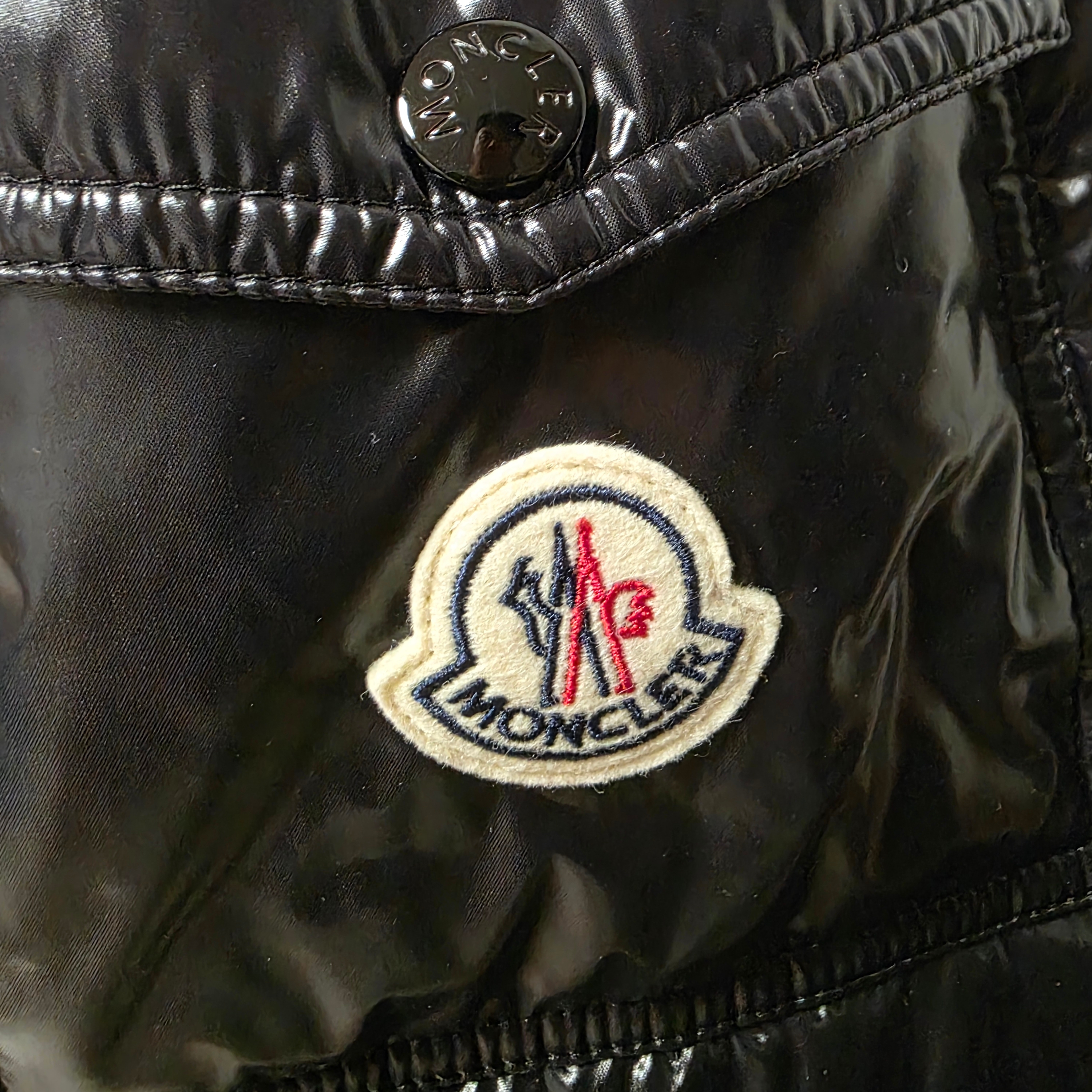Moncler Maya Hooded Short Down Jacket Black - 25FW 착용 스타일 - 2