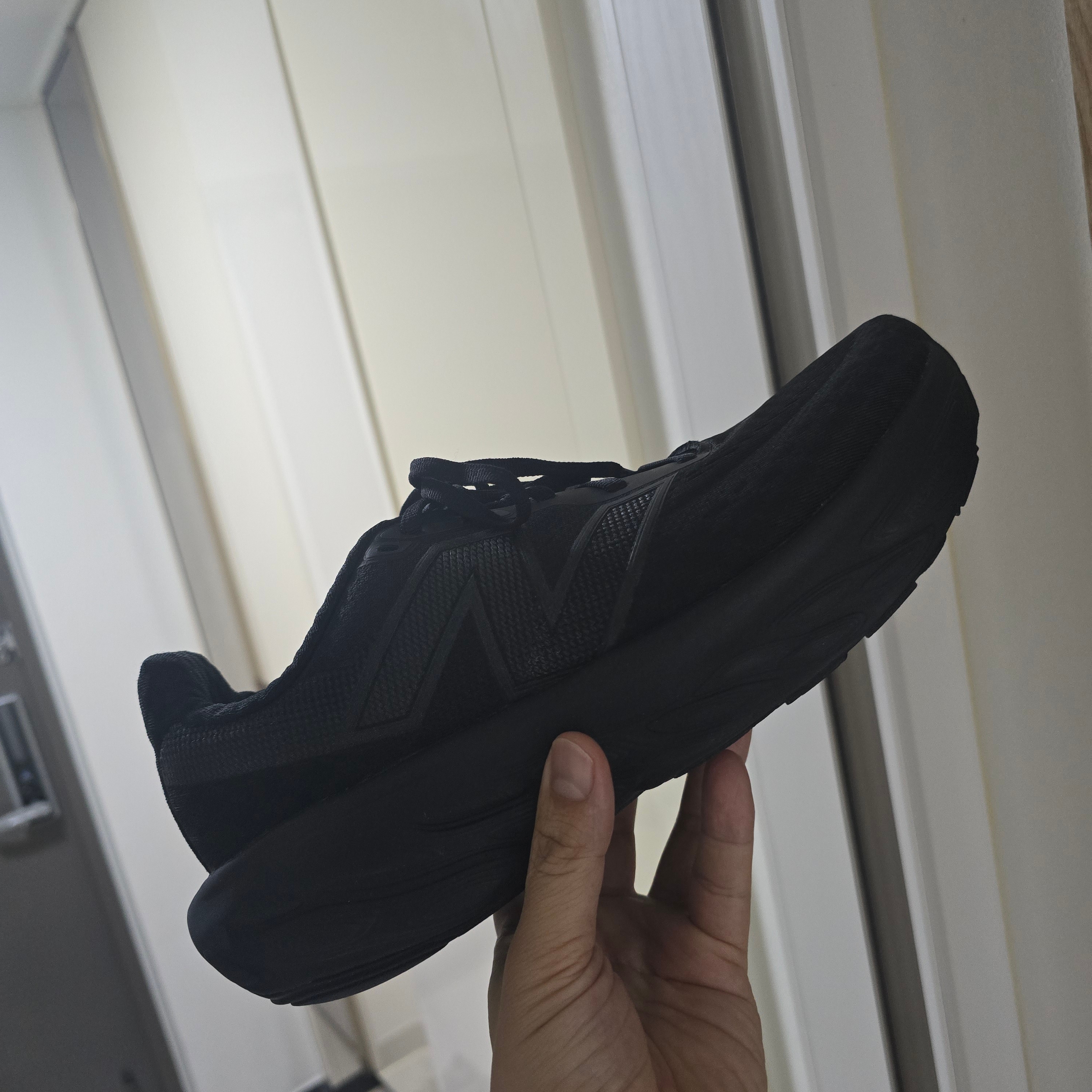 New Balance Fresh Foam X 1080v14 Black Black Metallic - 2E Wide 착용 스타일