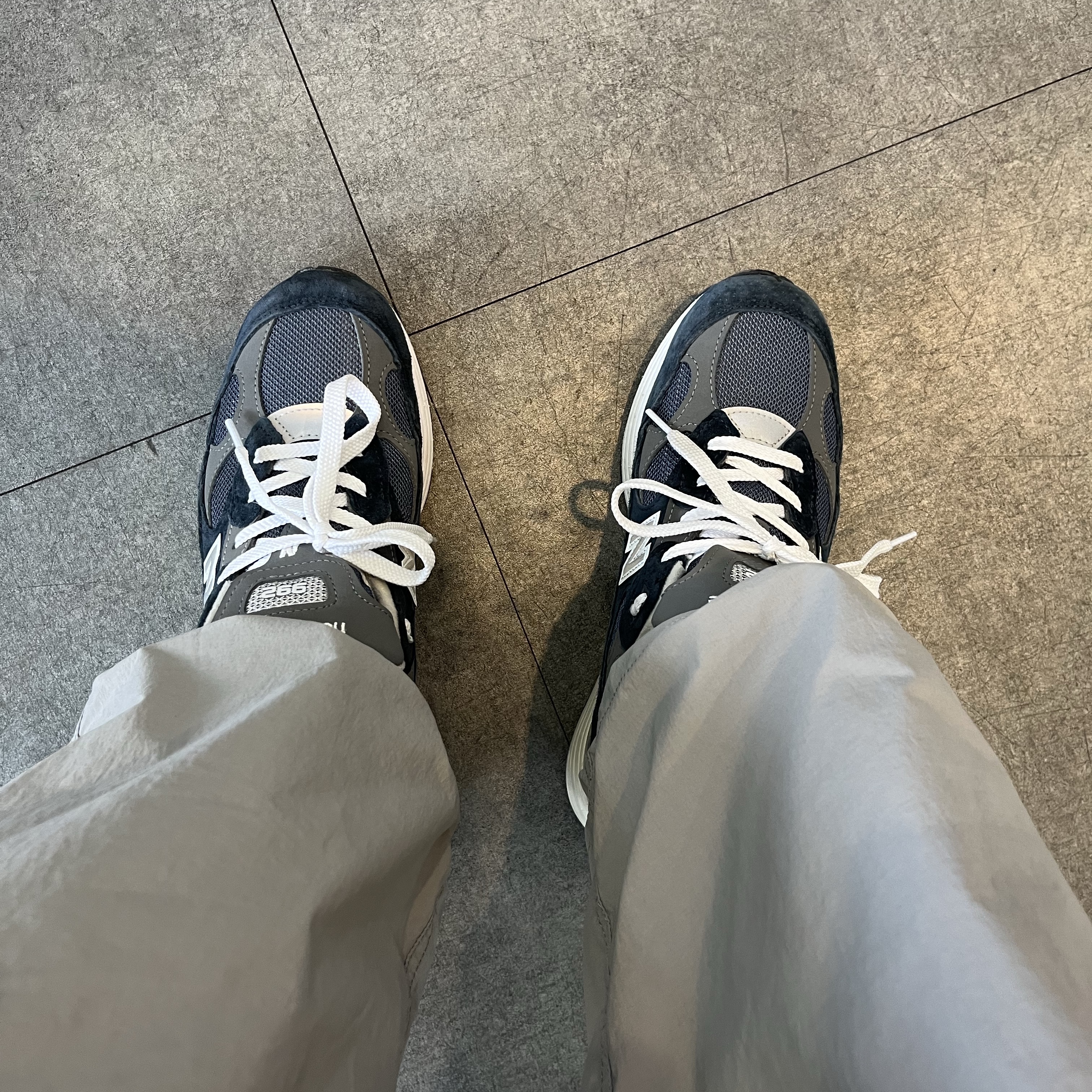 New Balance 992 Made in USA Core Navy 착용 스타일