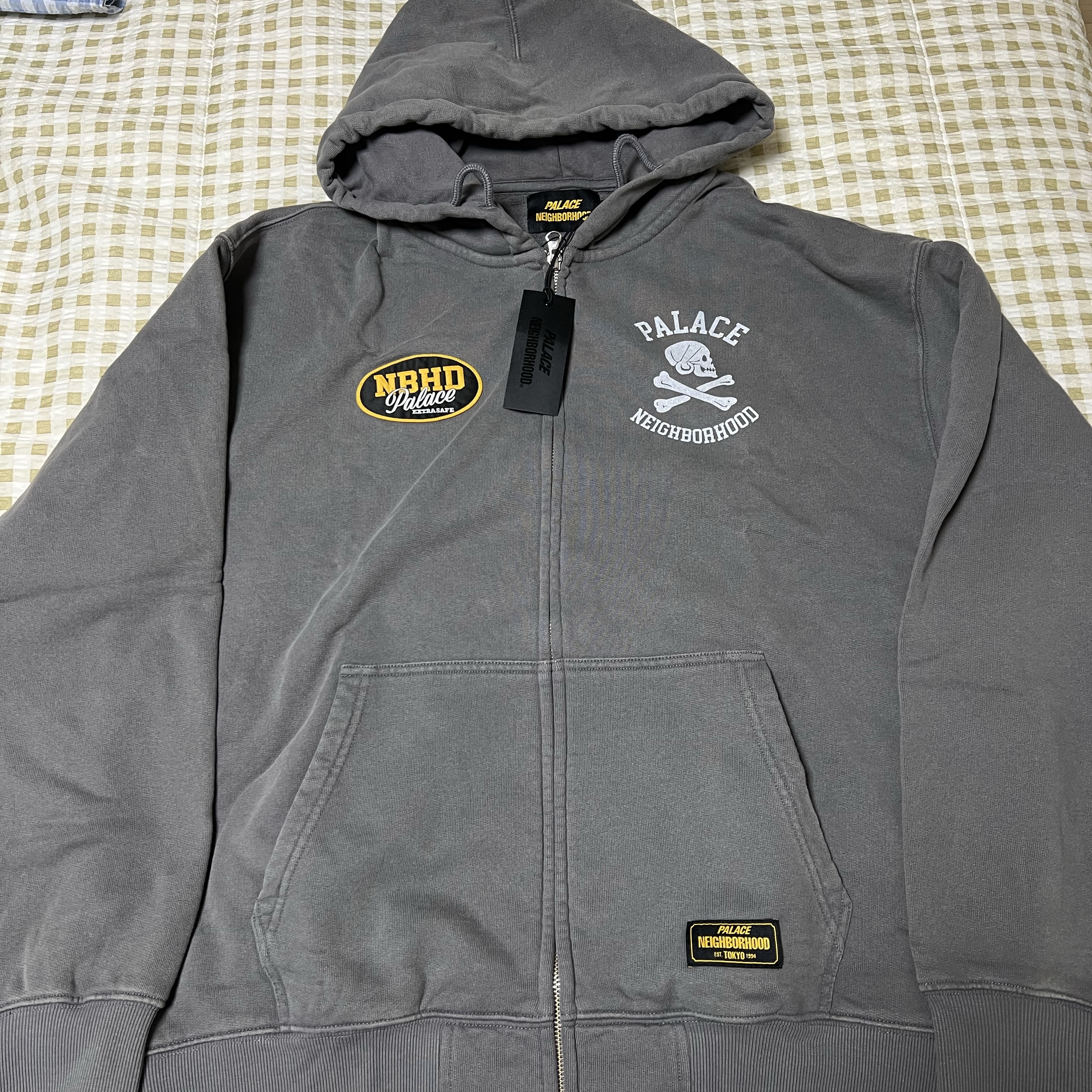 Palace x Neighborhood Skull Zip Hood Charcoal Tif - 25FW 착용 스타일 - 1