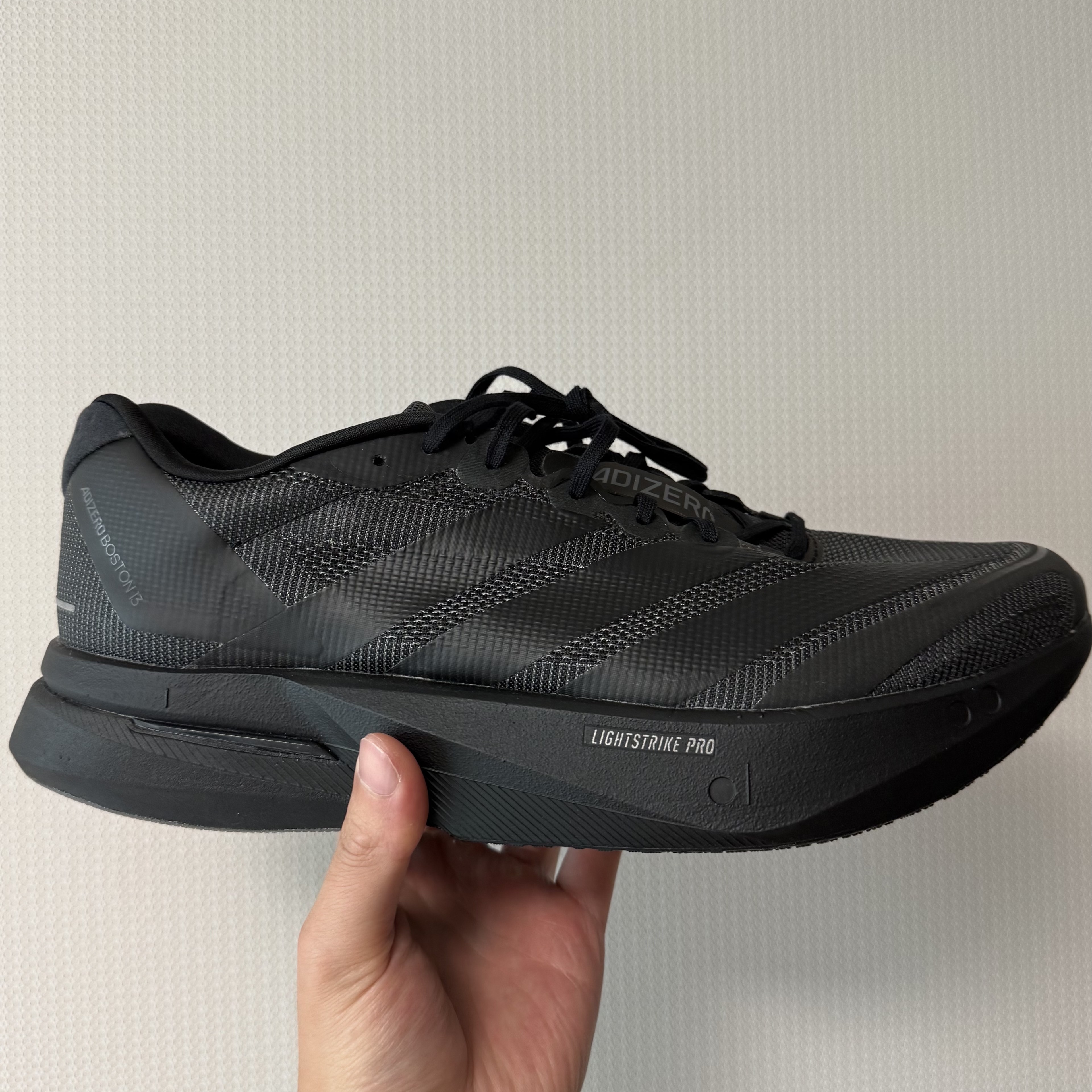 Adidas Adizero Boston 13 Core Black Carbon 착용 스타일