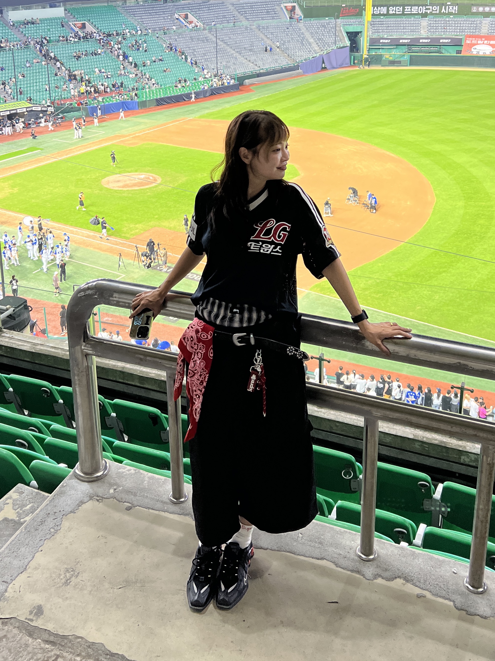LG TWINS Classic Uniform Away, Nike x Martine Rose Shox MR4 Black 착용 스타일 - 6