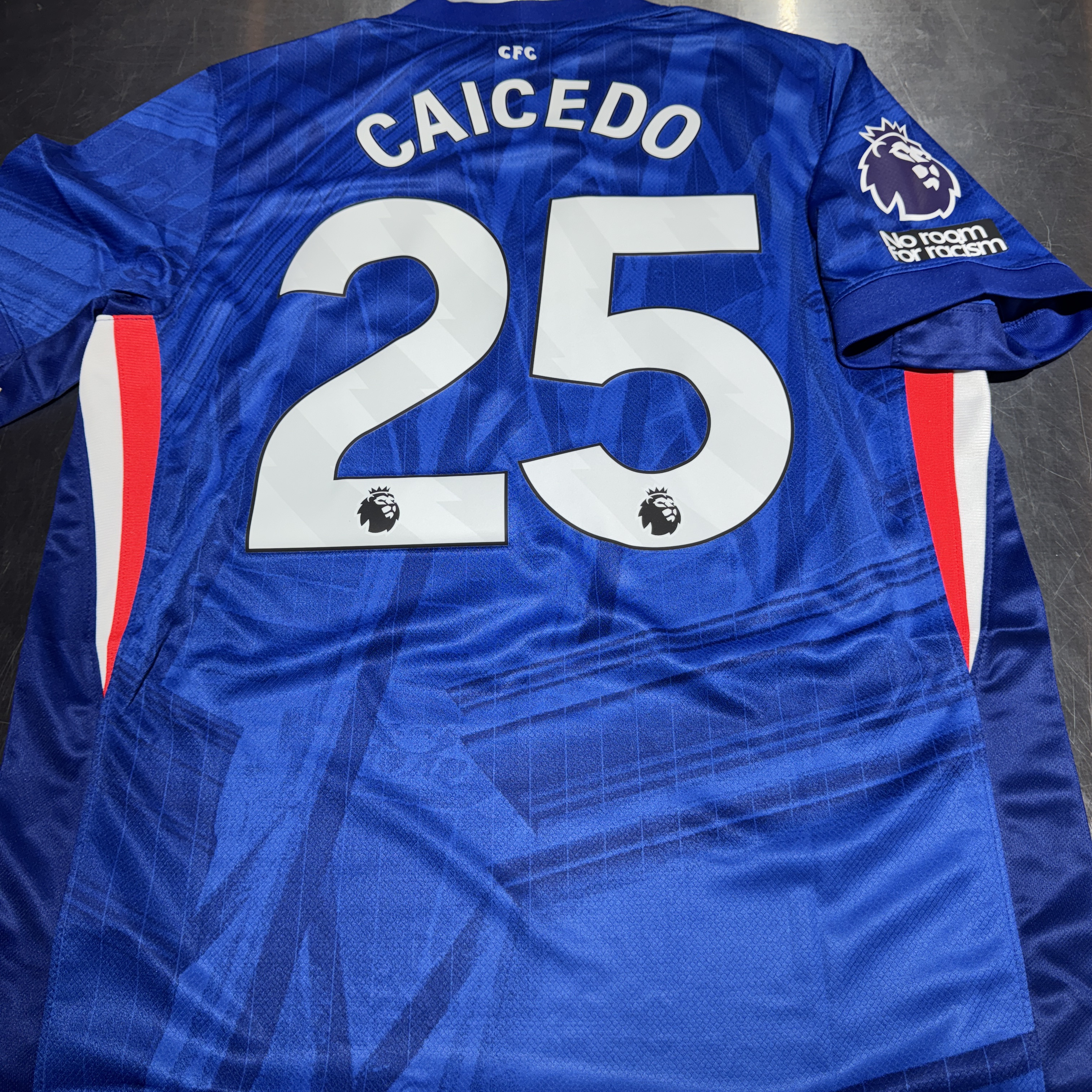 Nike Chelsea FC 2025/26 Stadium Home Dri-Fit Soccer Replica Jersey Rush Blue White (Non Marking Ver.) 착용 스타일 - 2