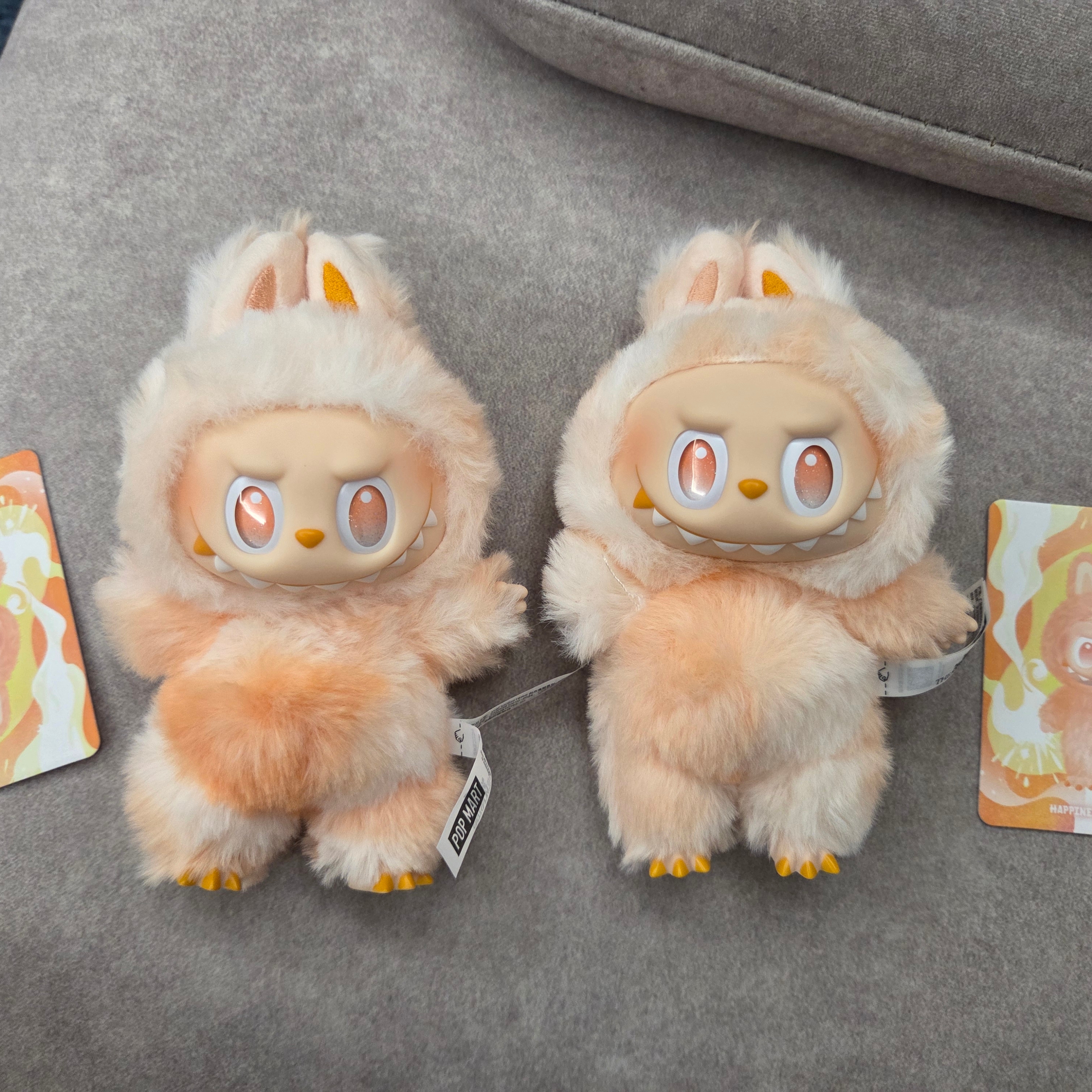 Pop Mart Labubu The Monsters Highlight Series Sealed Case (Bundle of 2/1 Blind Box) 착용 스타일