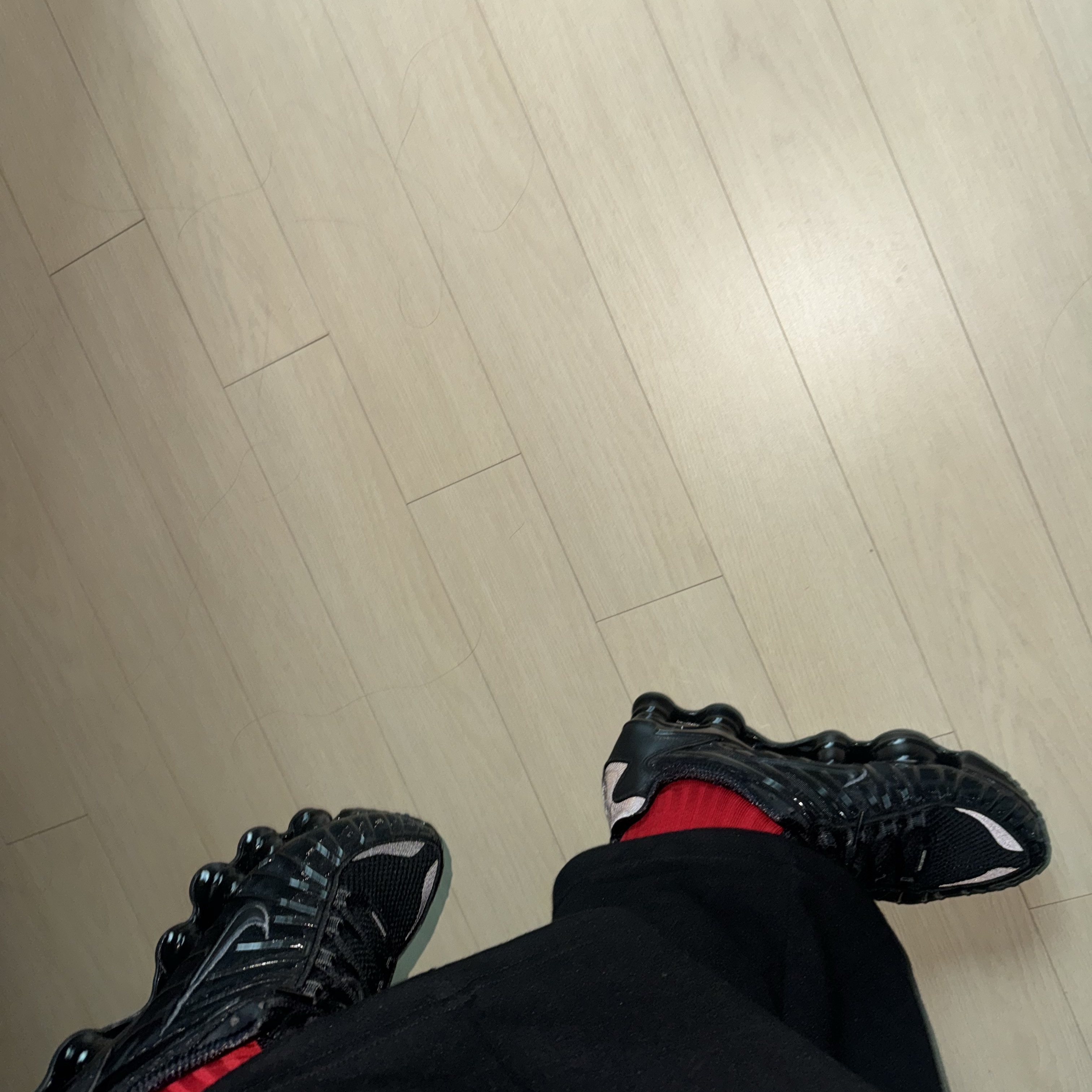 (W) Nike Shox TL Black and Max Orange 착용 스타일 - 1
