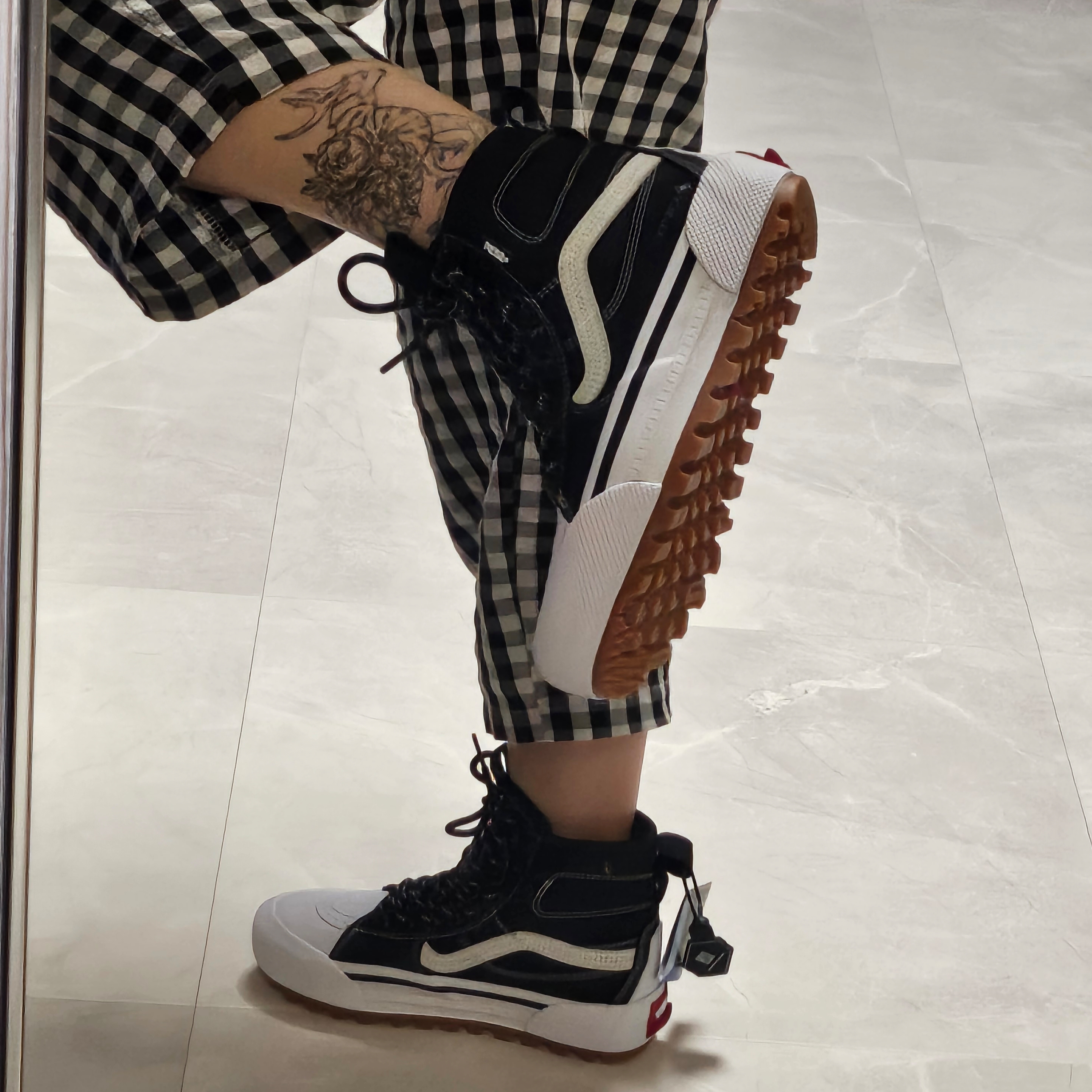 Vans Sk8-Hi Gore-Tex MTE-3 Black 착용 스타일 - 1