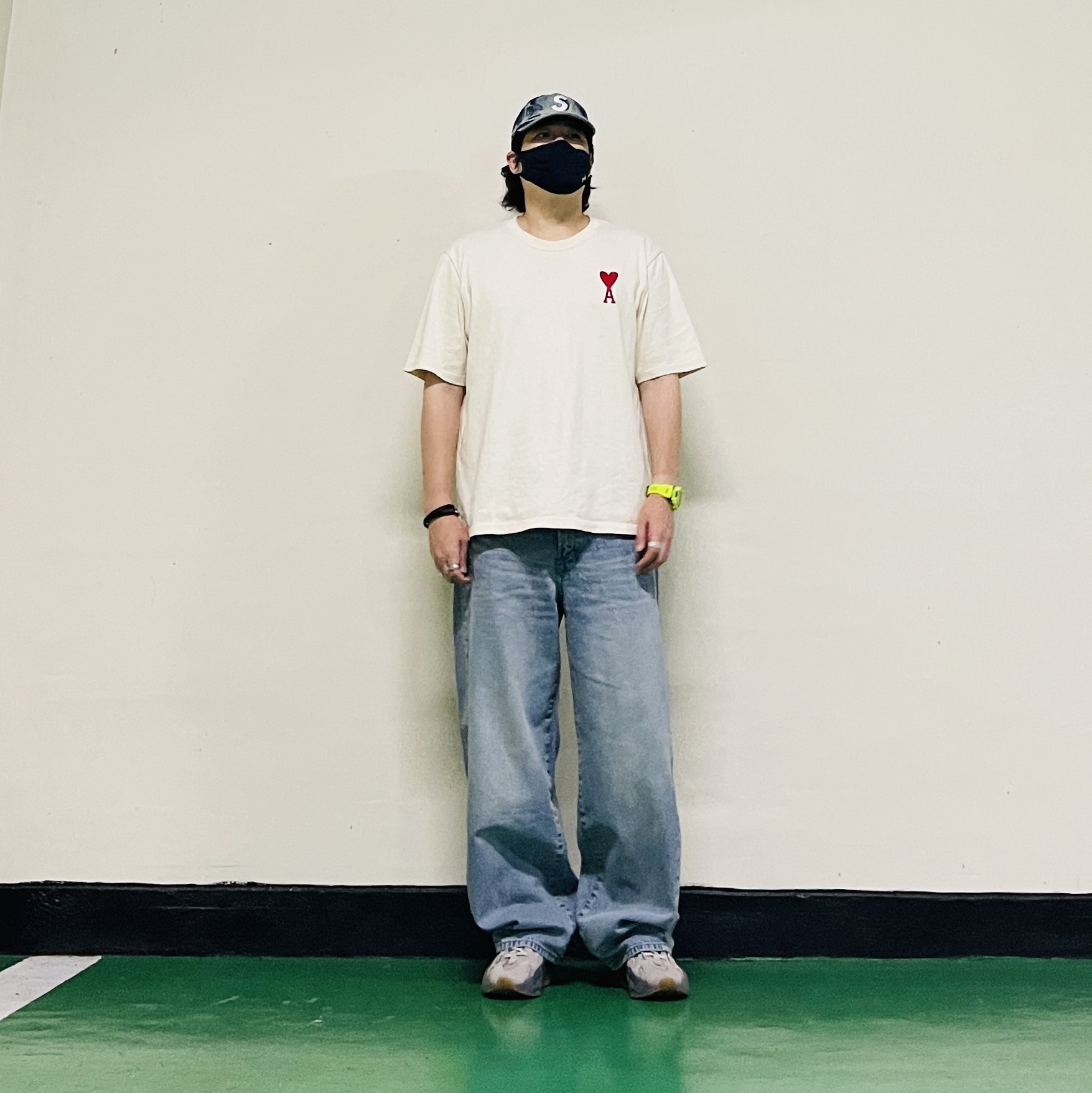 Adidas Yeezy Boost 700 V2 Tephra 2023, Supreme Cordura Denim S Logo 6-Panel Bleached Indigo - 25SS 착용 스타일 - 1