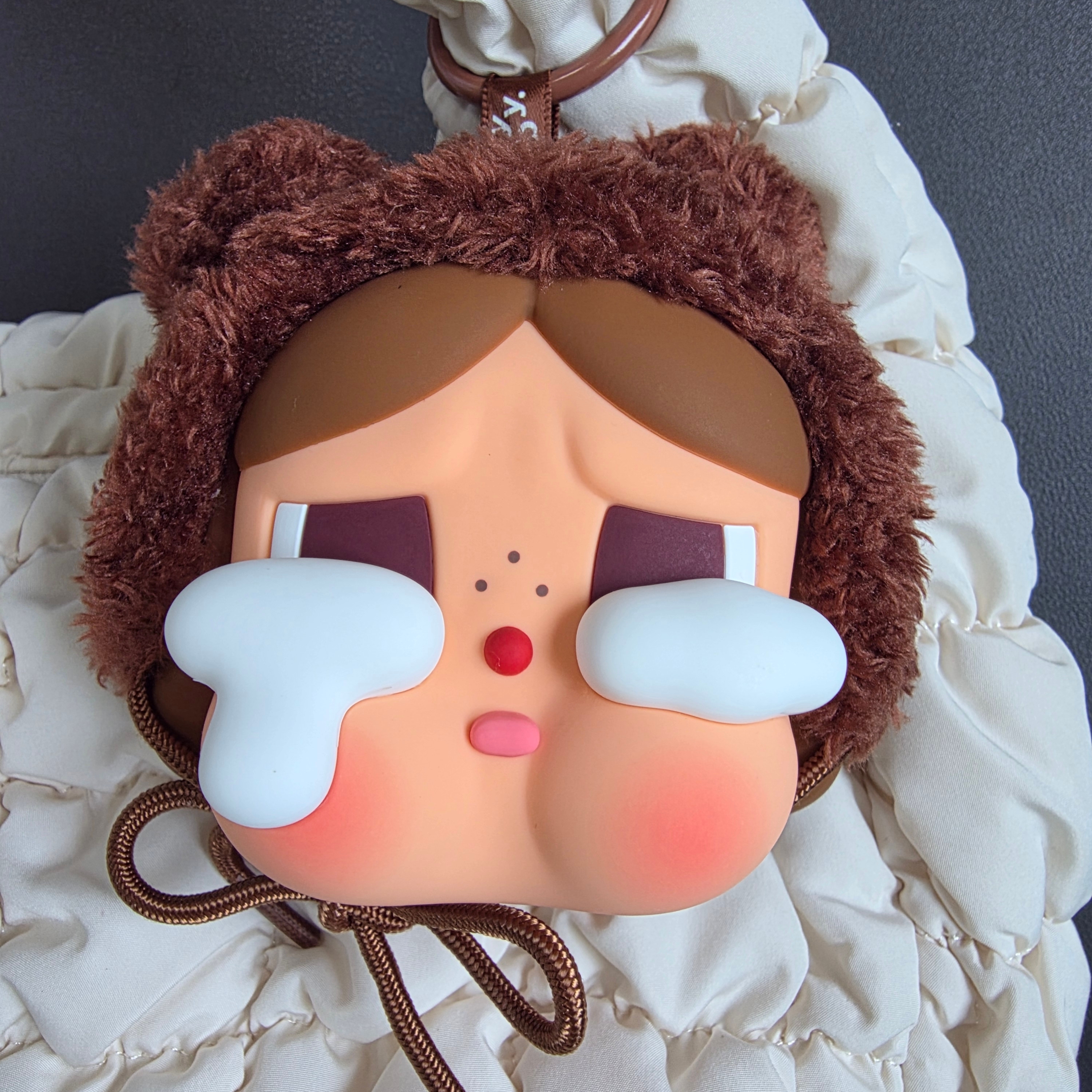 Pop Mart Crybaby Crying Again Series Bear Earphone Bag 착용 스타일 - 1