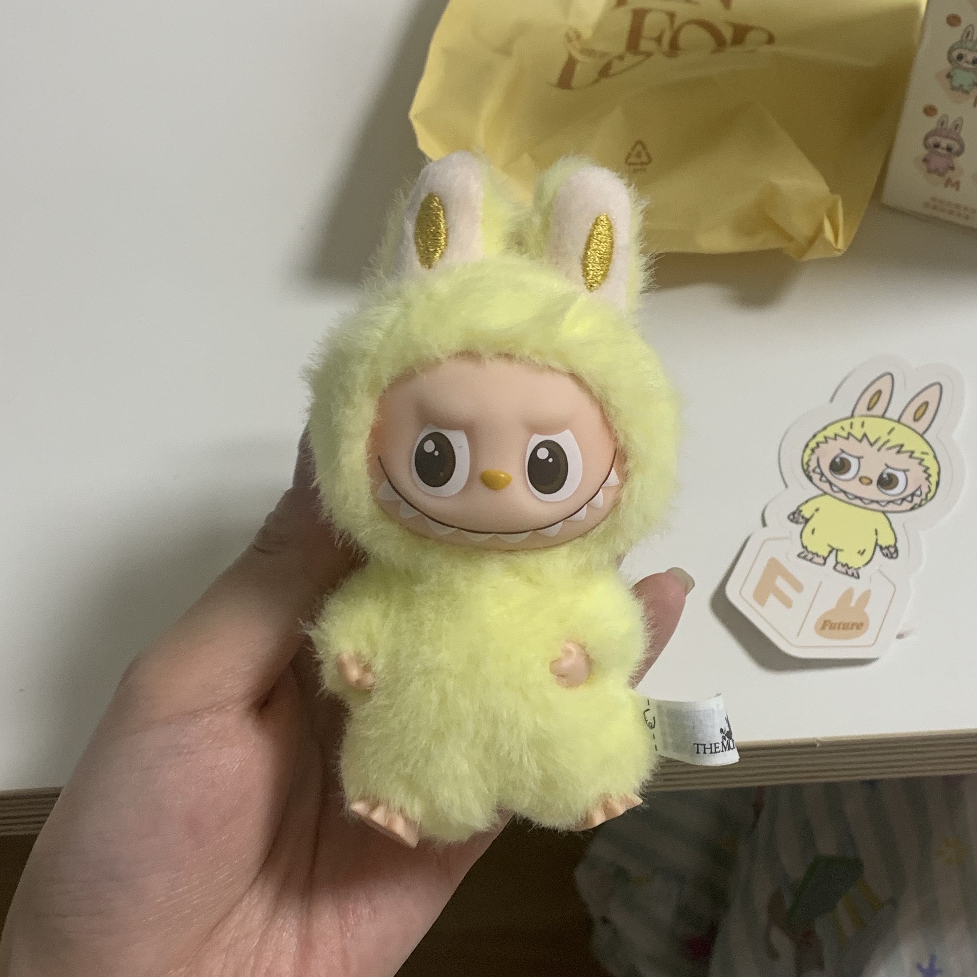 Pop Mart Labubu The Monsters Pin For Love Series Vinyl Plush Pendant Sealed Case (A-M) (1 Blind Box) 착용 스타일