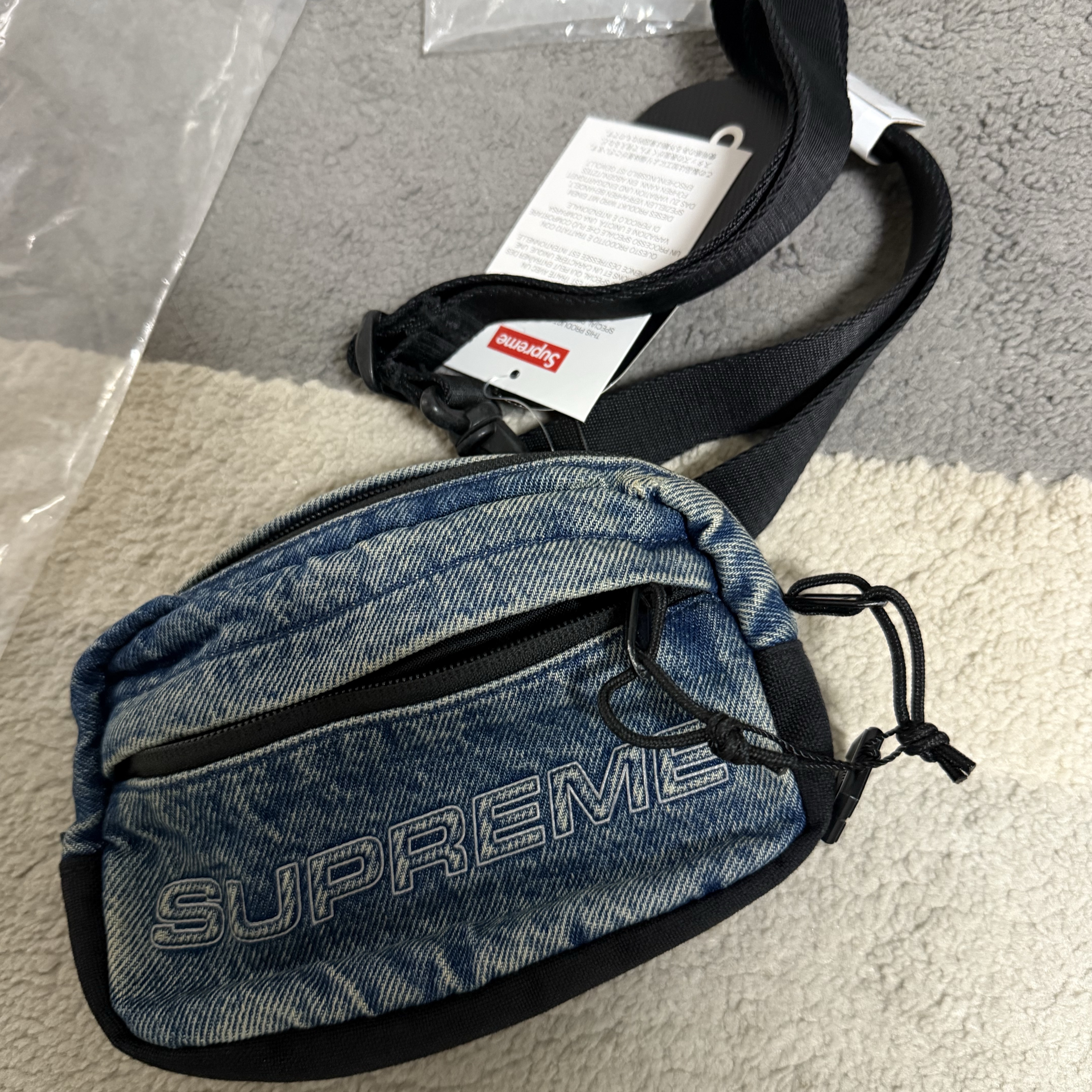 Supreme Denim Mini Shoulder Bag Washed Indigo - 25FW 착용 스타일 - 1