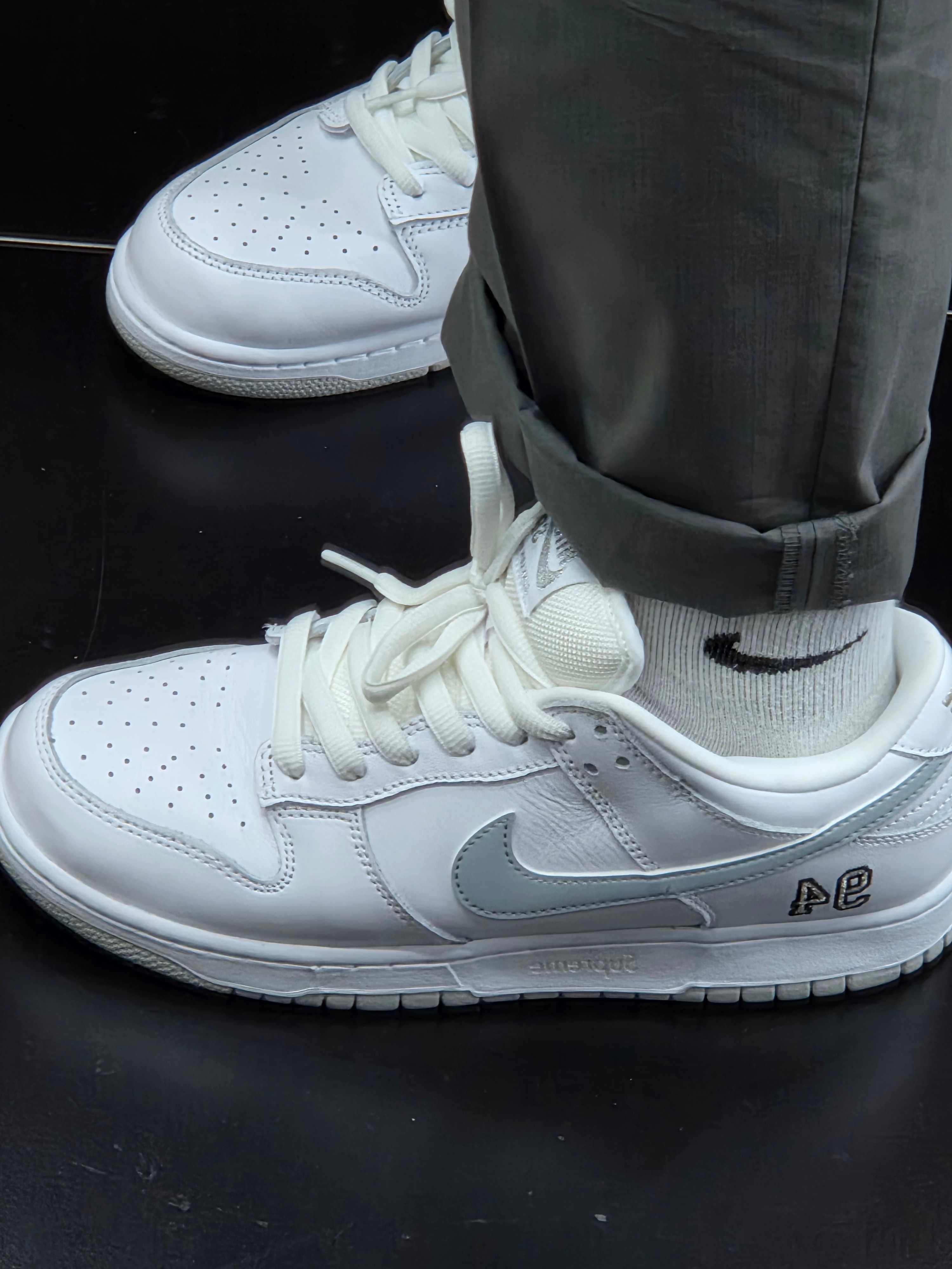 Supreme Futura Box Logo T-Shirt White - 24SS, Nike x Supreme SB Dunk Low White 착용 스타일 - 2